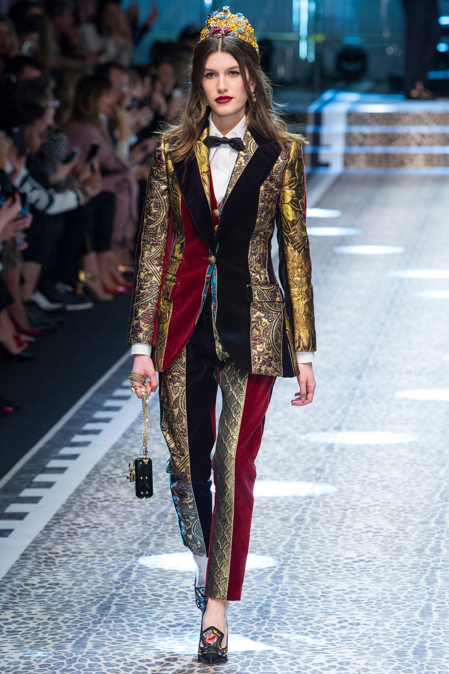 black silk long-sleeve collared tailored embroidered buttoned suit