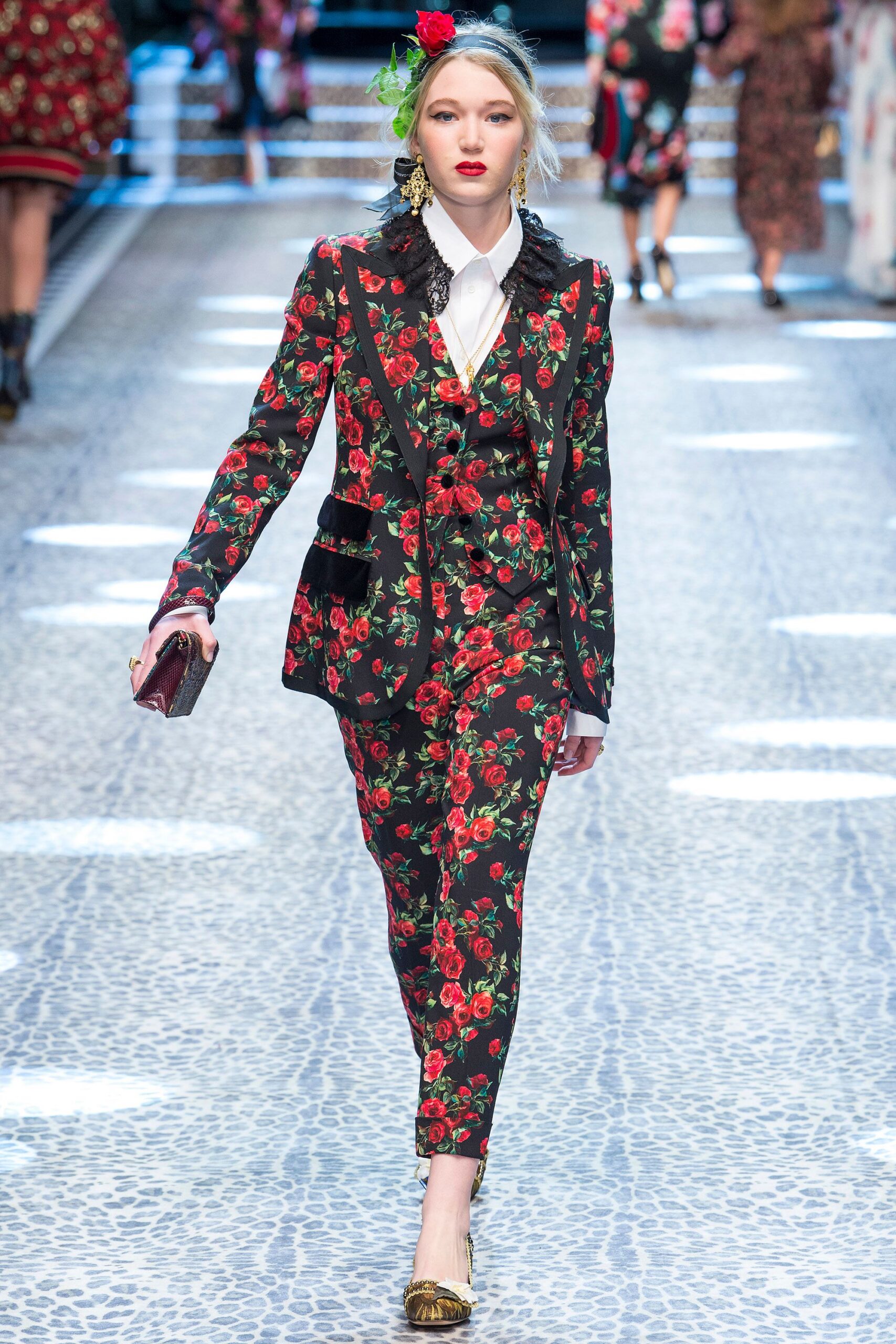 black cotton long-sleeve collared fitted floral buttoned suit