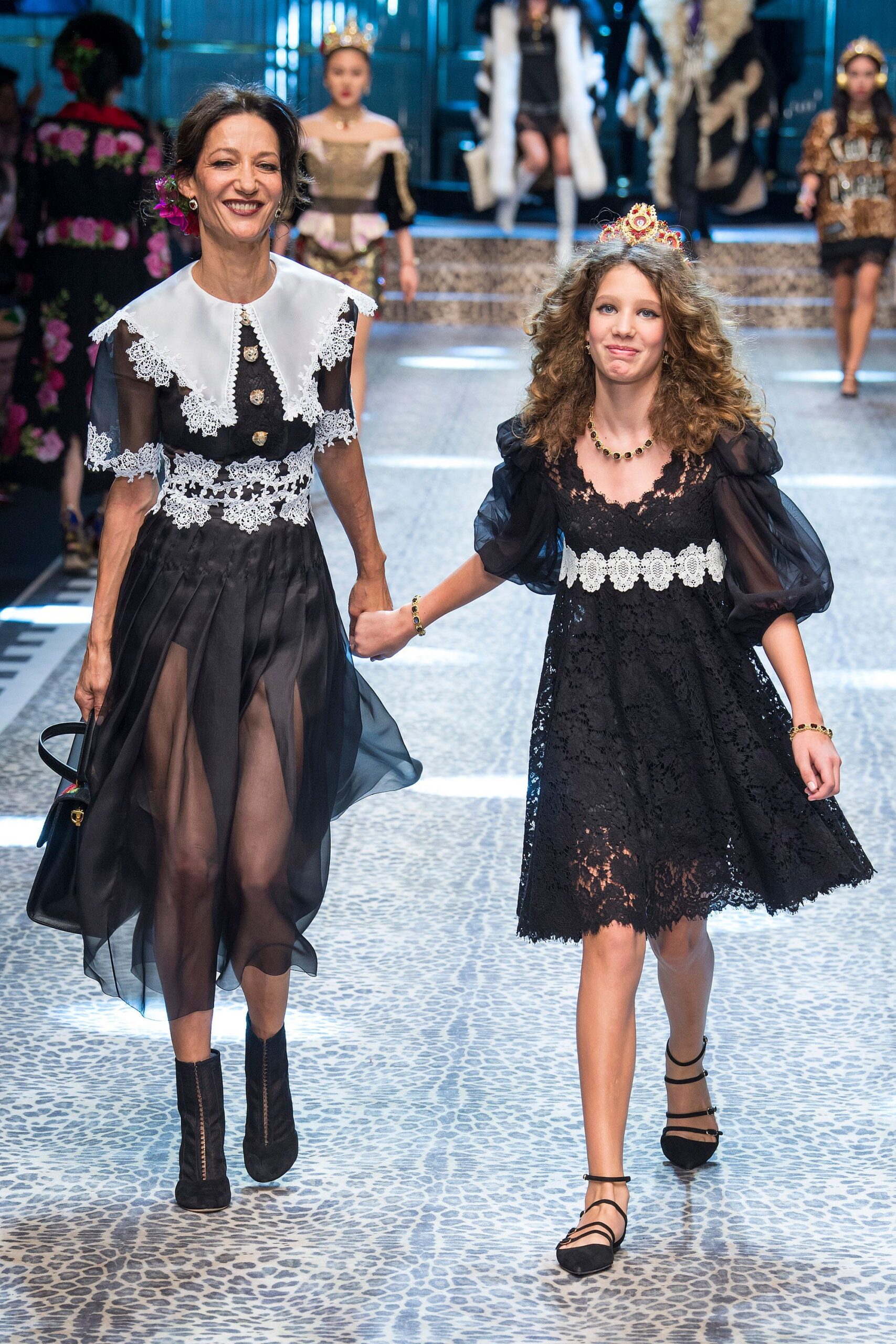 black lace short-sleeve v-neck fitted pleated layered dress