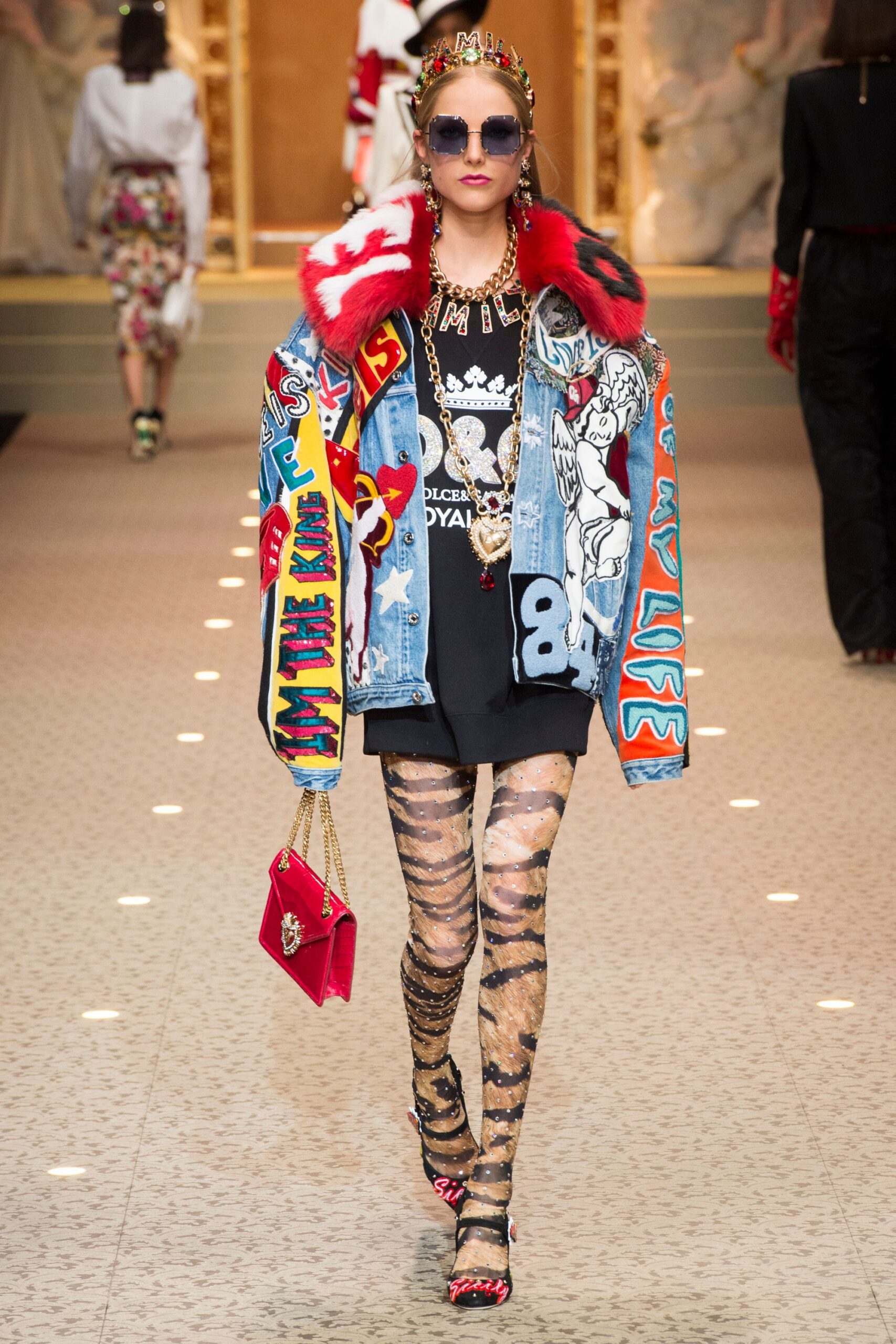oversized denim jacket with t-shirt