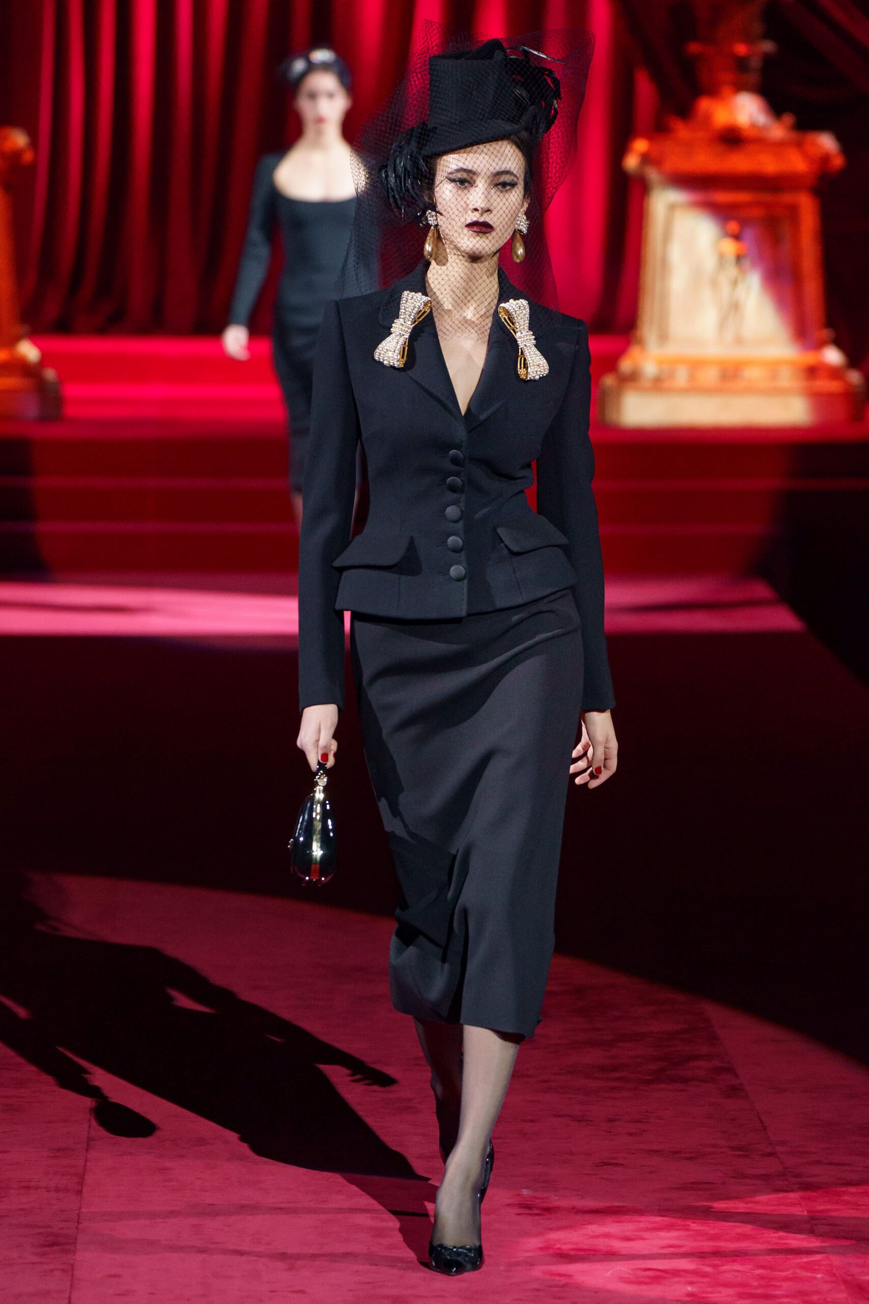 black wool long-sleeve collared tailored buttoned pencil suit