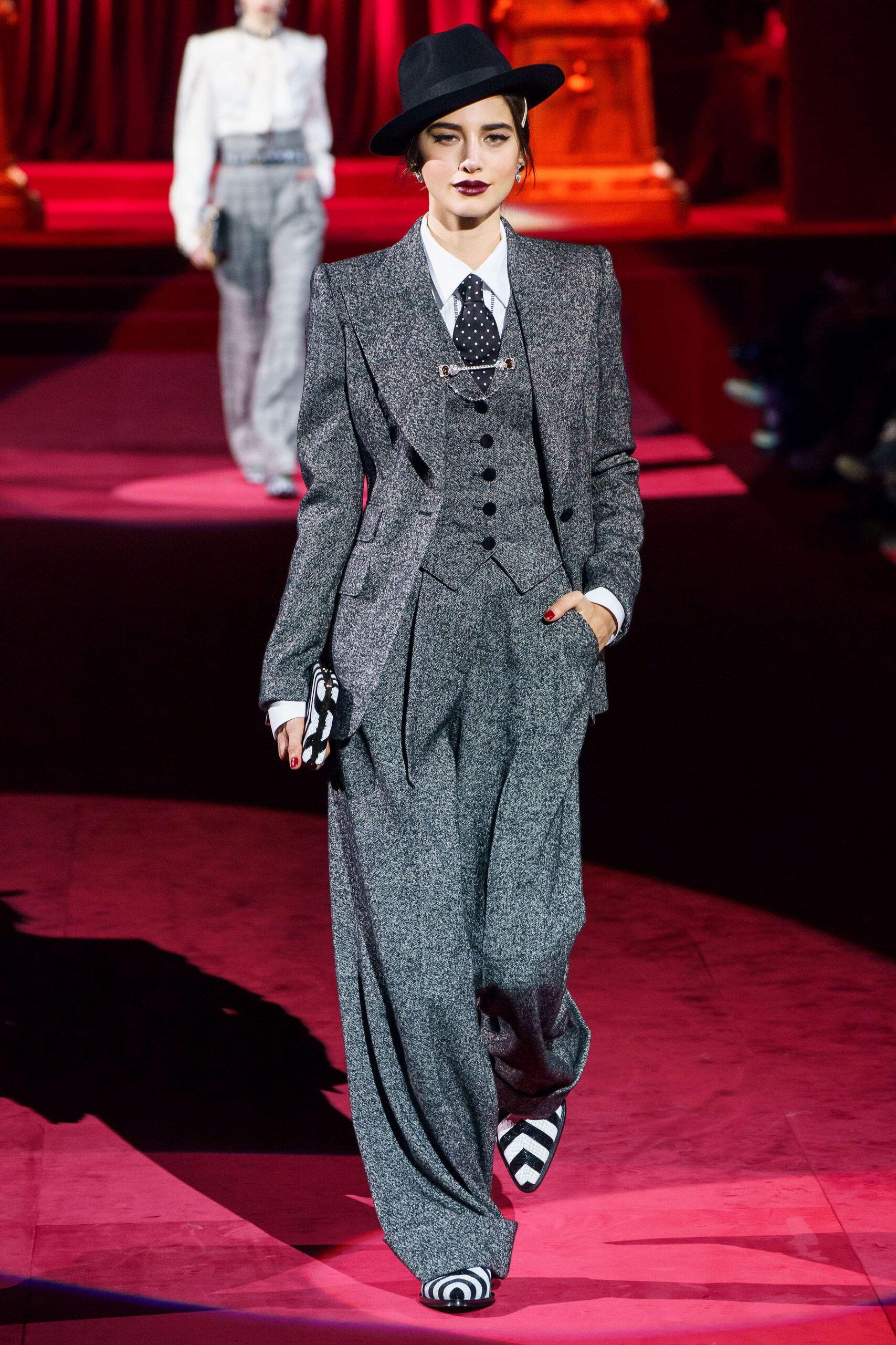 gray wool long-sleeve collared tailored buttoned pleated suit