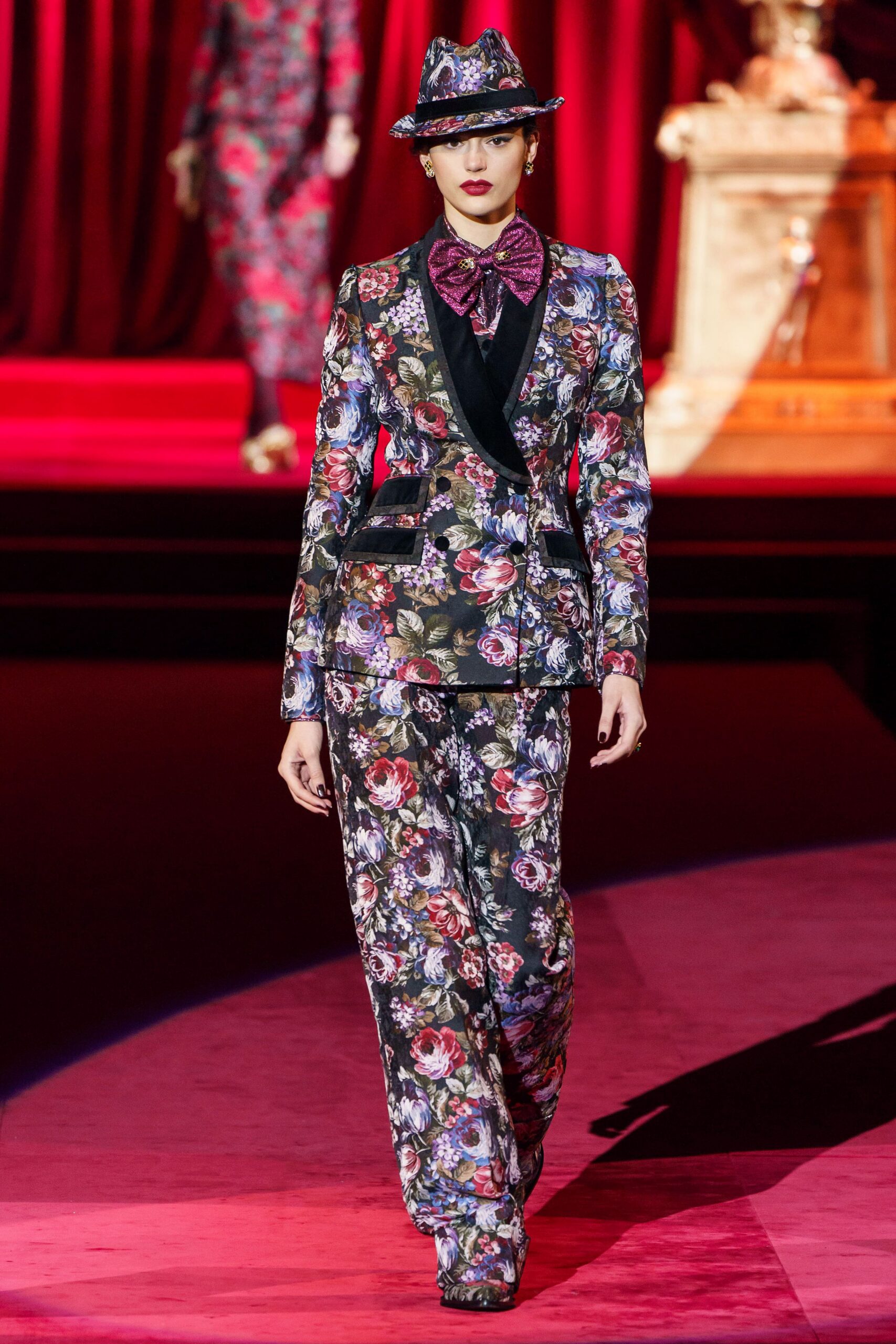 black silk long-sleeve collared tailored floral buttoned suit