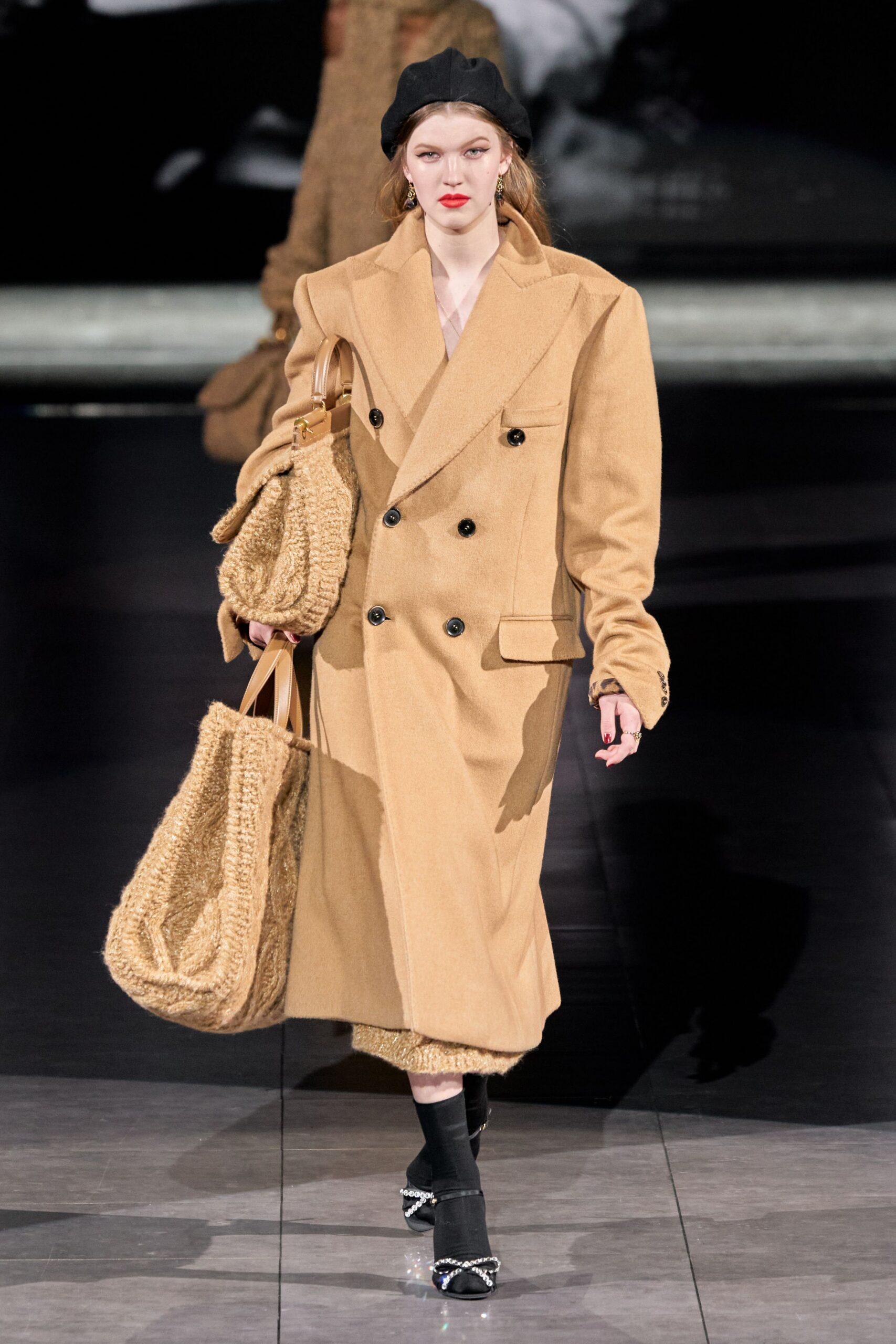 beige wool long-sleeve collared oversized coat