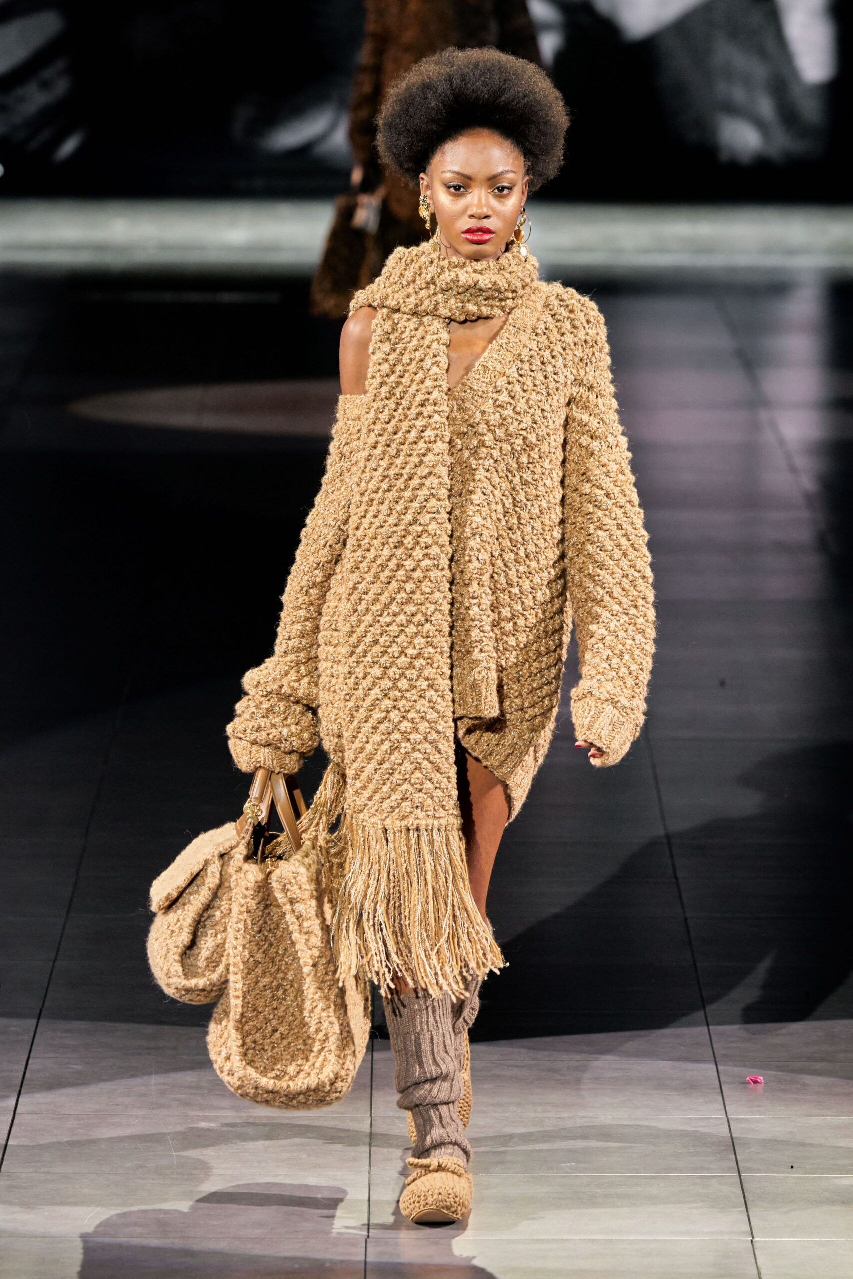 beige knit long-sleeve v-neck oversized fringed short sweater