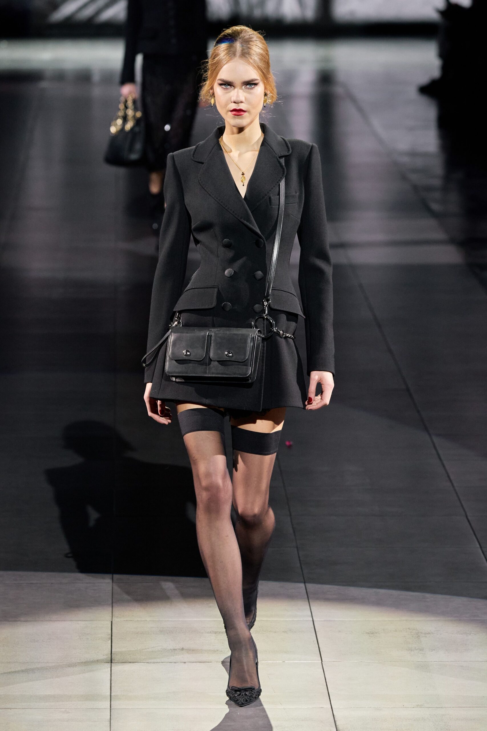 black wool long-sleeve collared tailored buttoned blazer