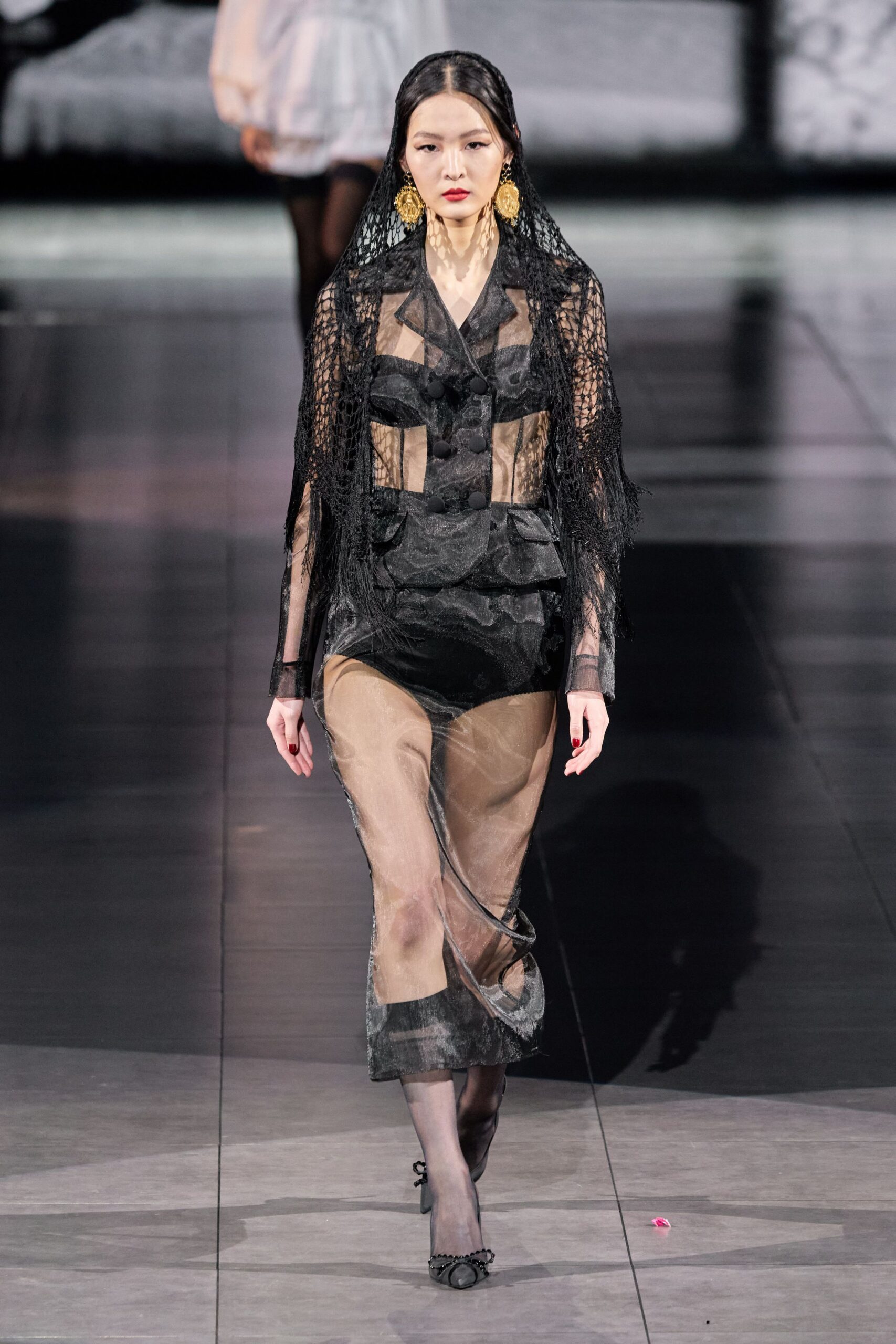 black silk long-sleeve collared fitted layered jacket