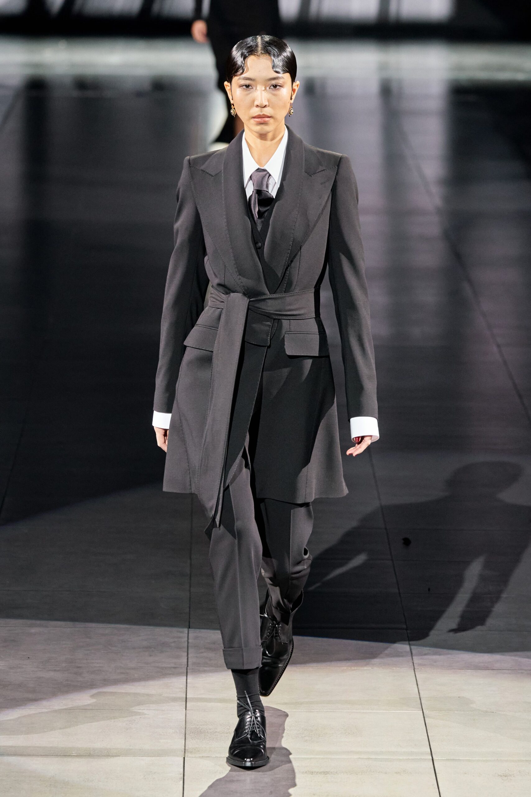 black wool long-sleeve collared tailored belted suit