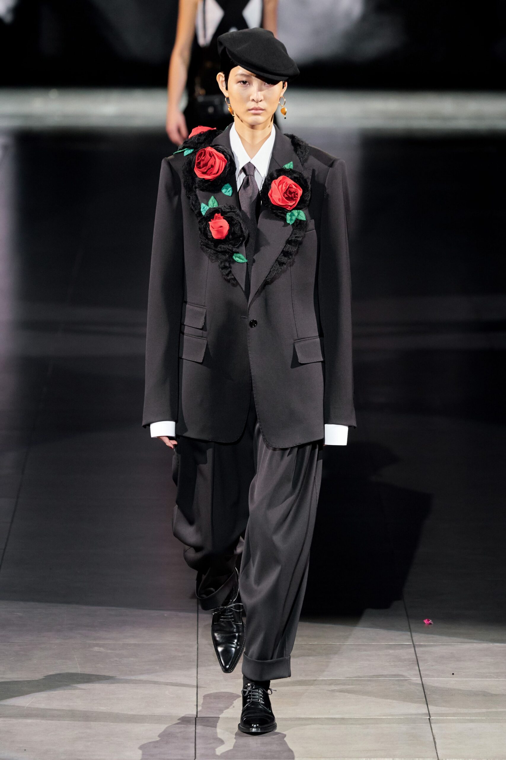 black wool long-sleeve collared tailored buttoned embroidered suit