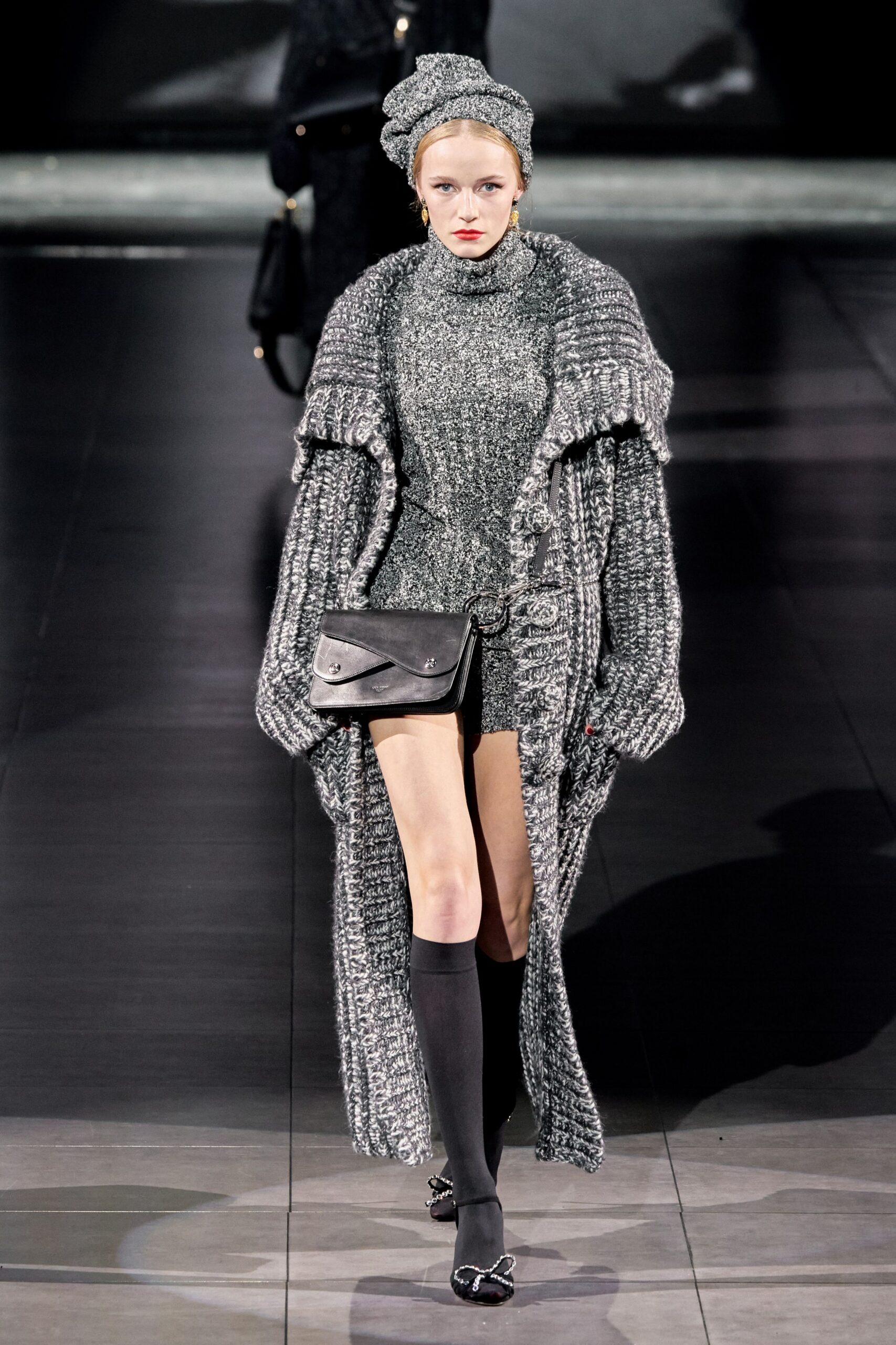 gray wool long-sleeve collared oversized buttoned layered coat