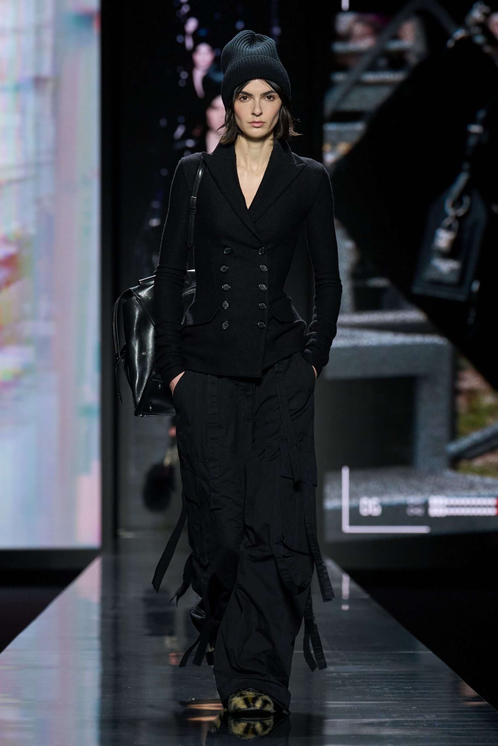 black cotton long-sleeve collared fitted buttoned blazer