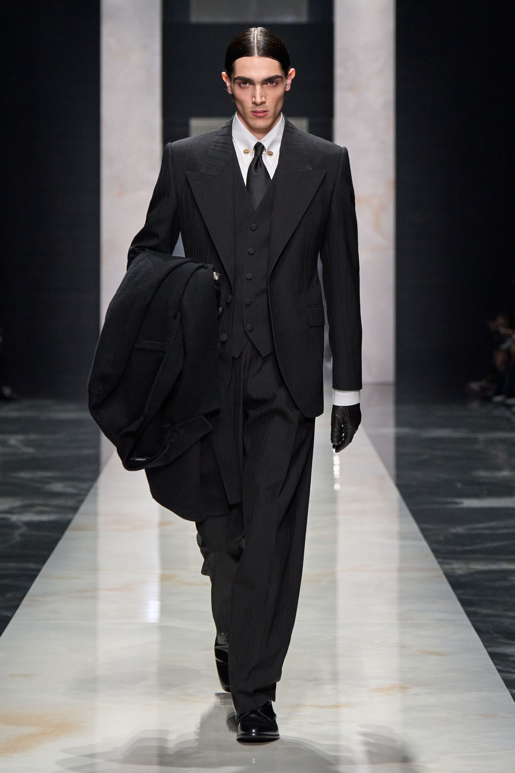 black wool long-sleeve collared tailored pleated suit