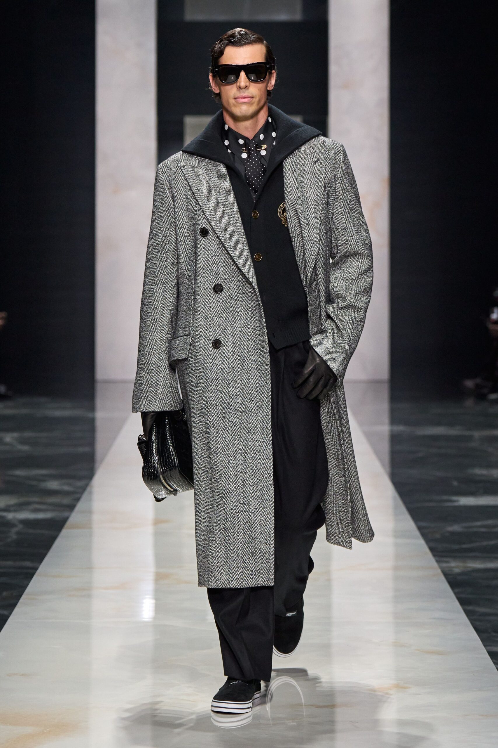 gray wool long-sleeve double-breasted tailored buttoned coat