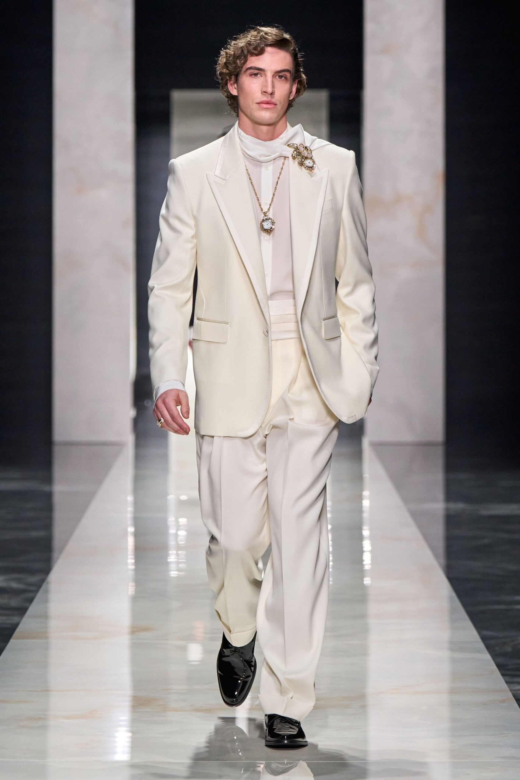 white cotton long-sleeve collared tailored buttoned suit