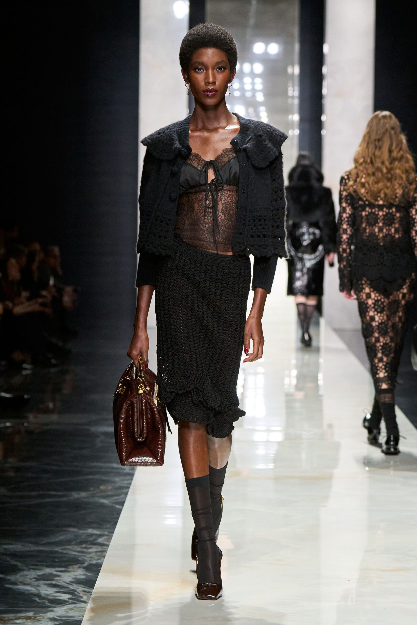 black lace short-sleeve collared fitted buttoned cropped jacket