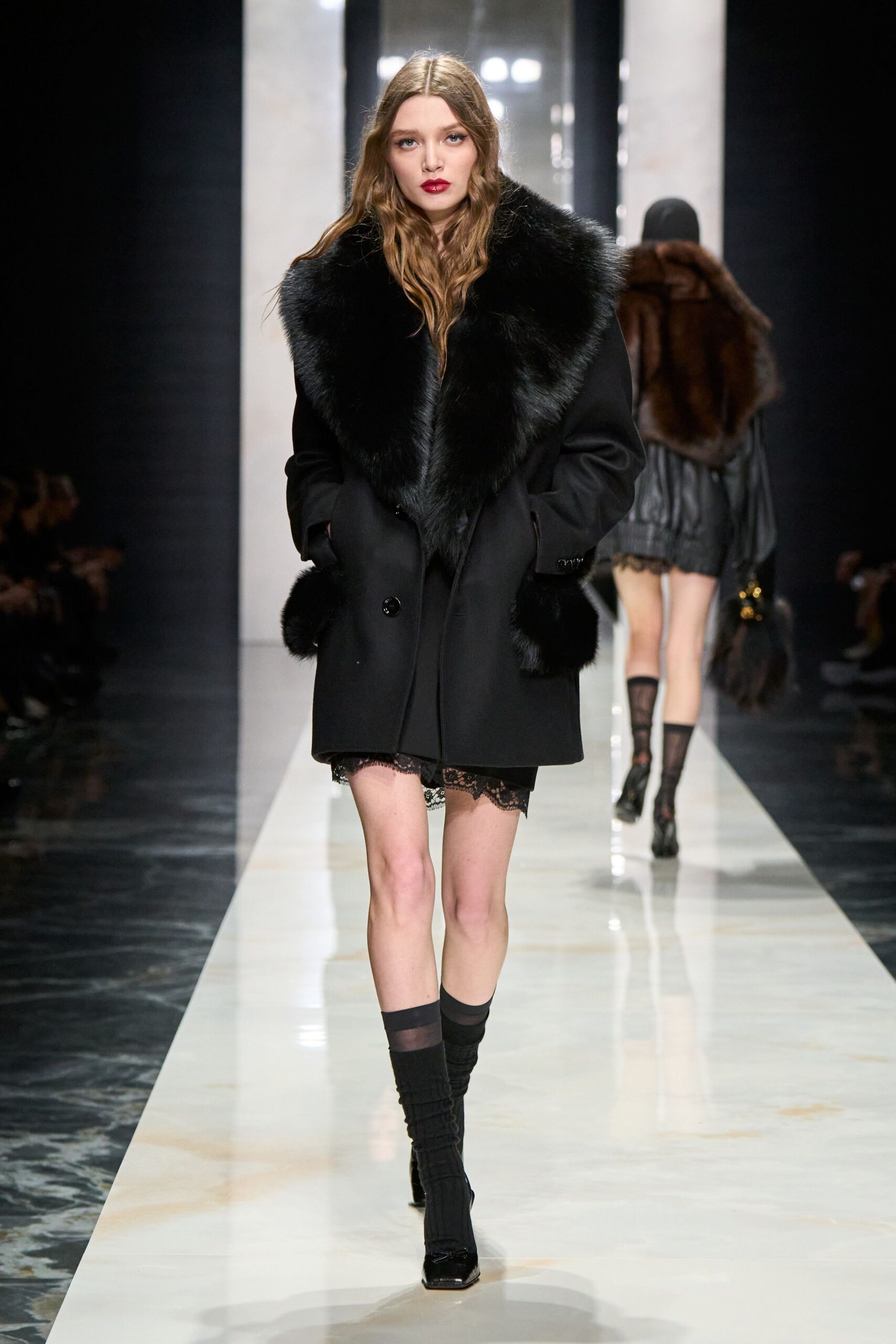 black wool long-sleeve collared fitted buttoned coat