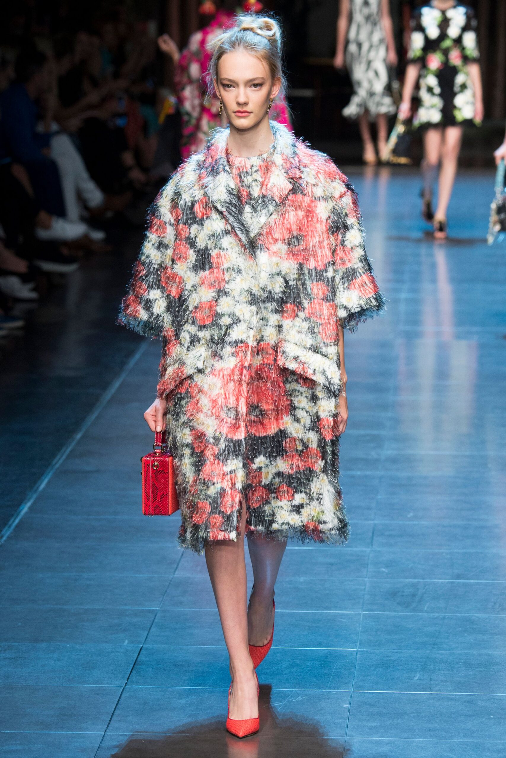 red fur long-sleeve relaxed fringed short coat