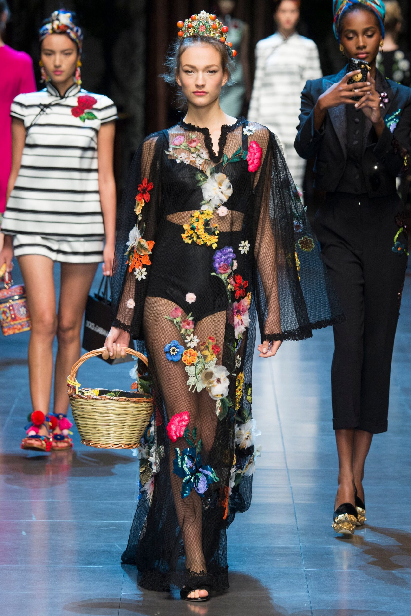 Dolce & Gabbana Spring 2016 Ready-to-Wear Look 47