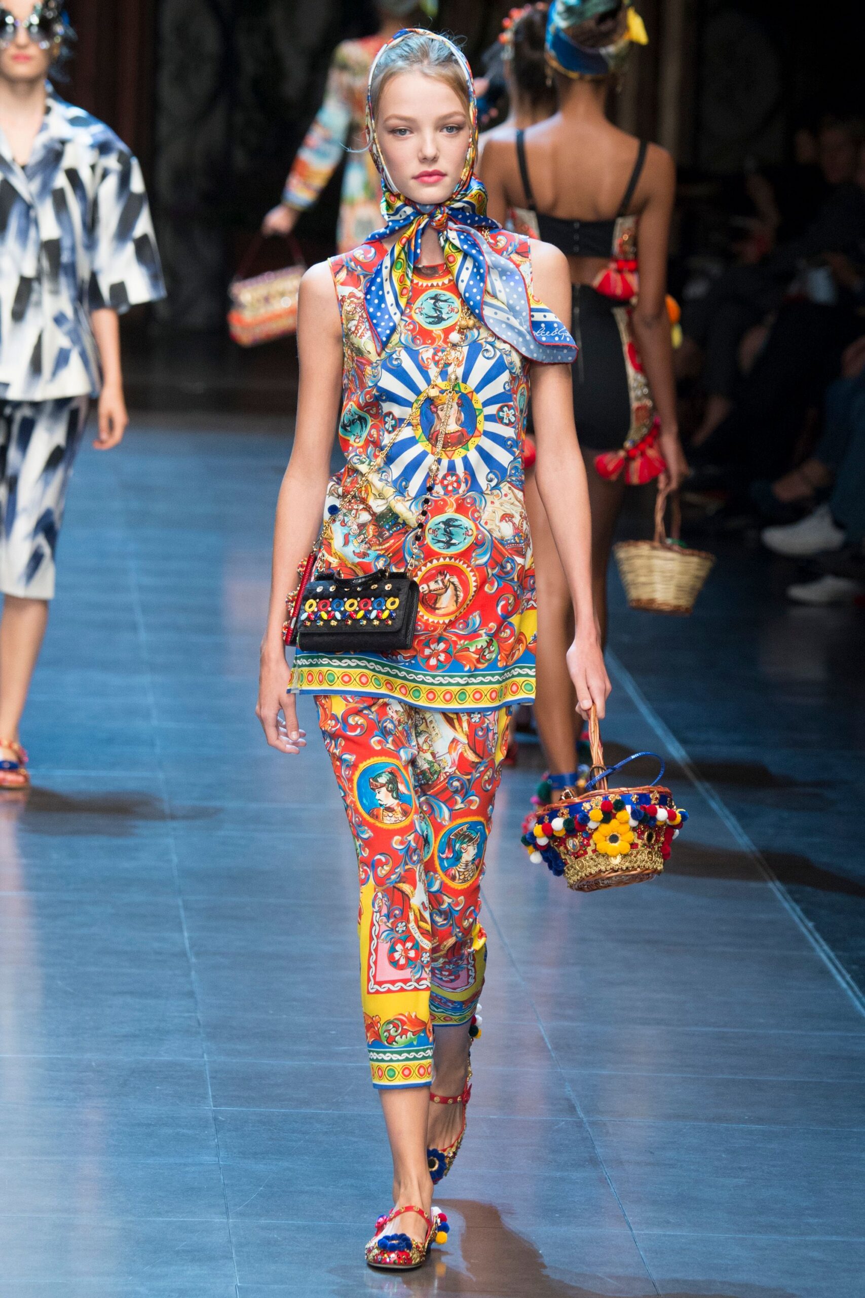 Dolce & Gabbana Spring 2016 Ready-to-Wear Look 76