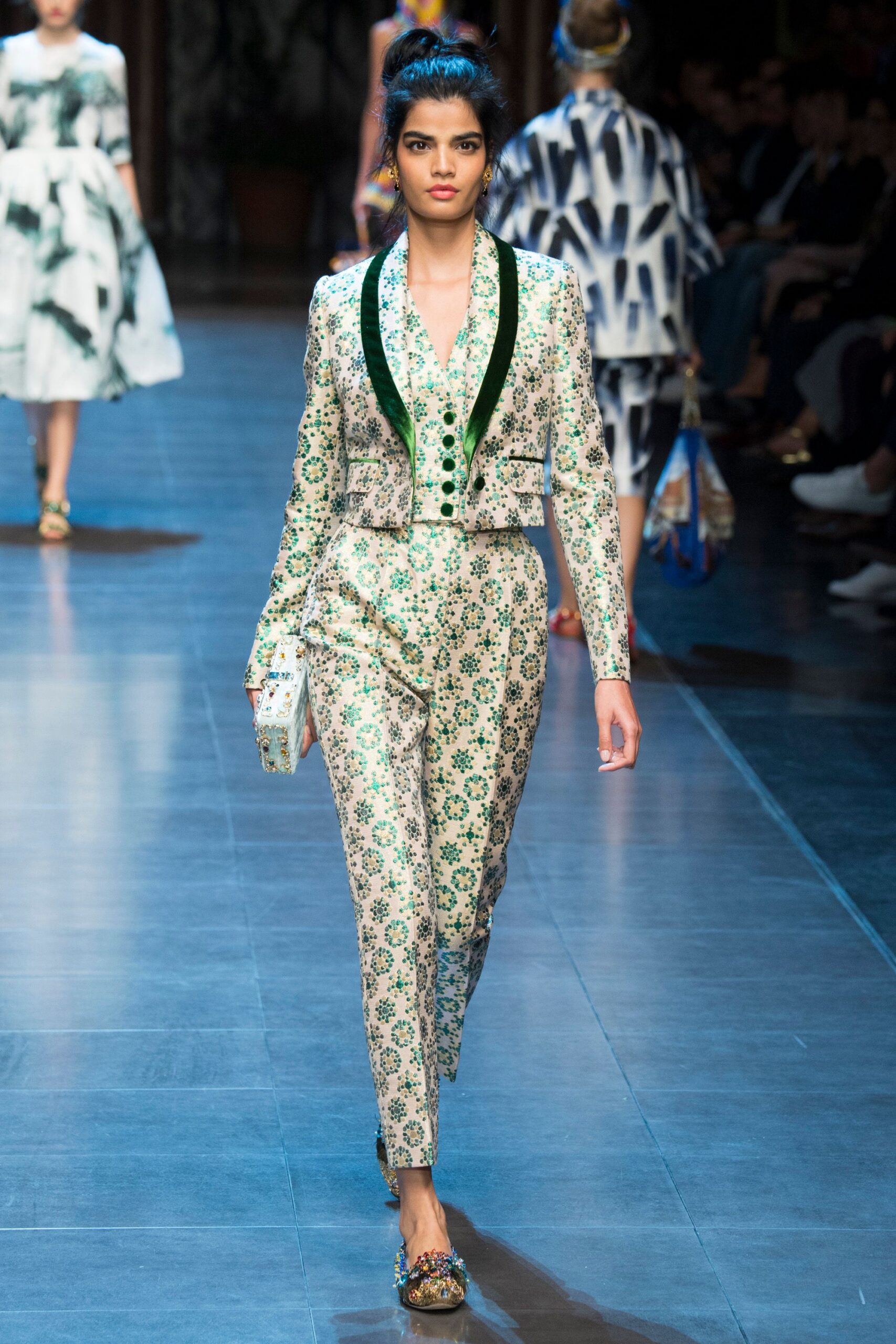 white cotton long-sleeve collared fitted printed suit