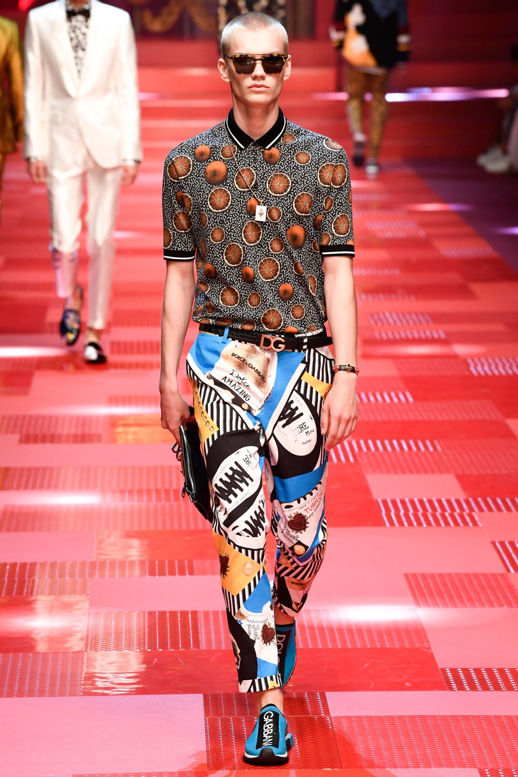 black cotton short-sleeve collared fitted printed shirt