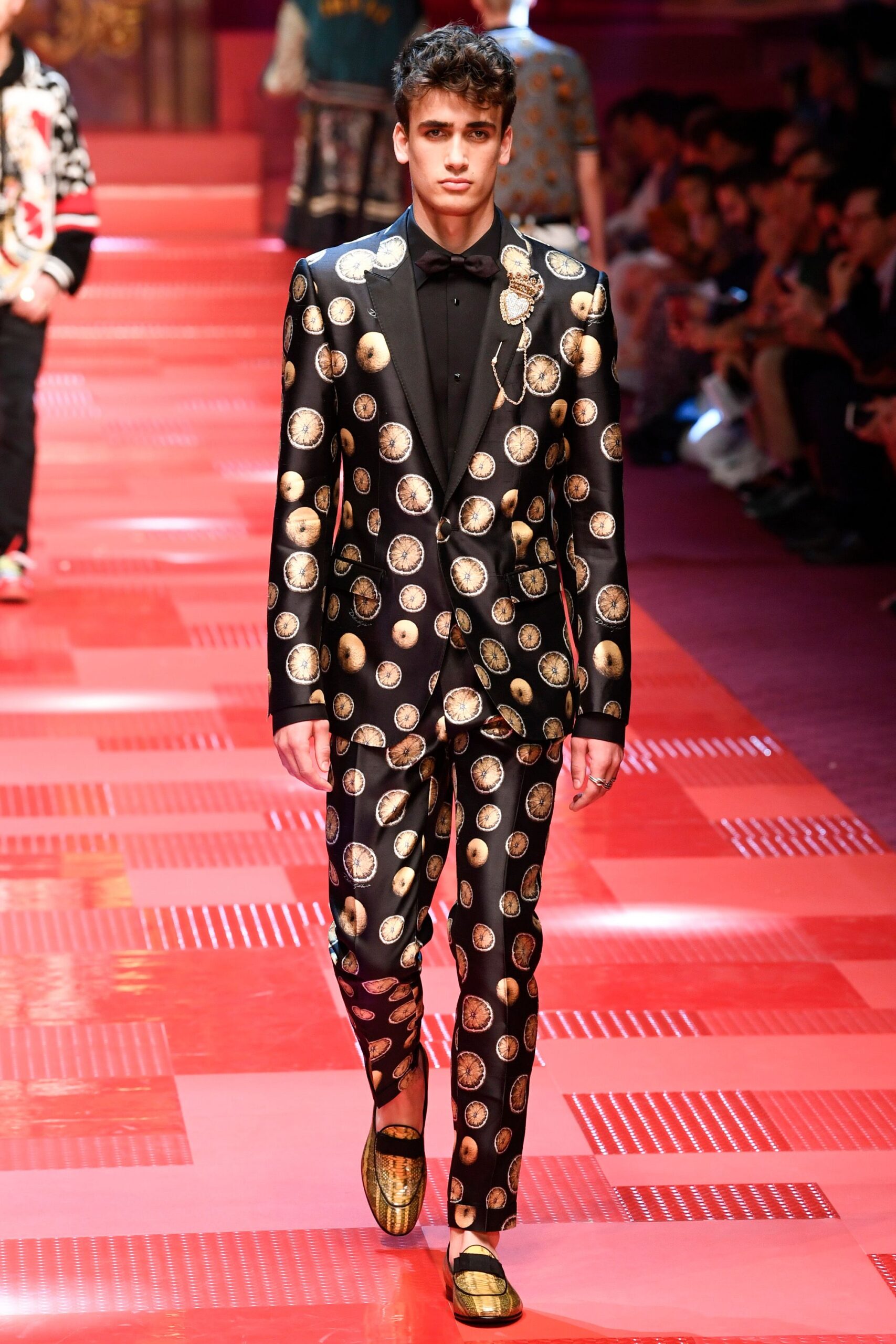 black silk long-sleeve collared tailored printed suit