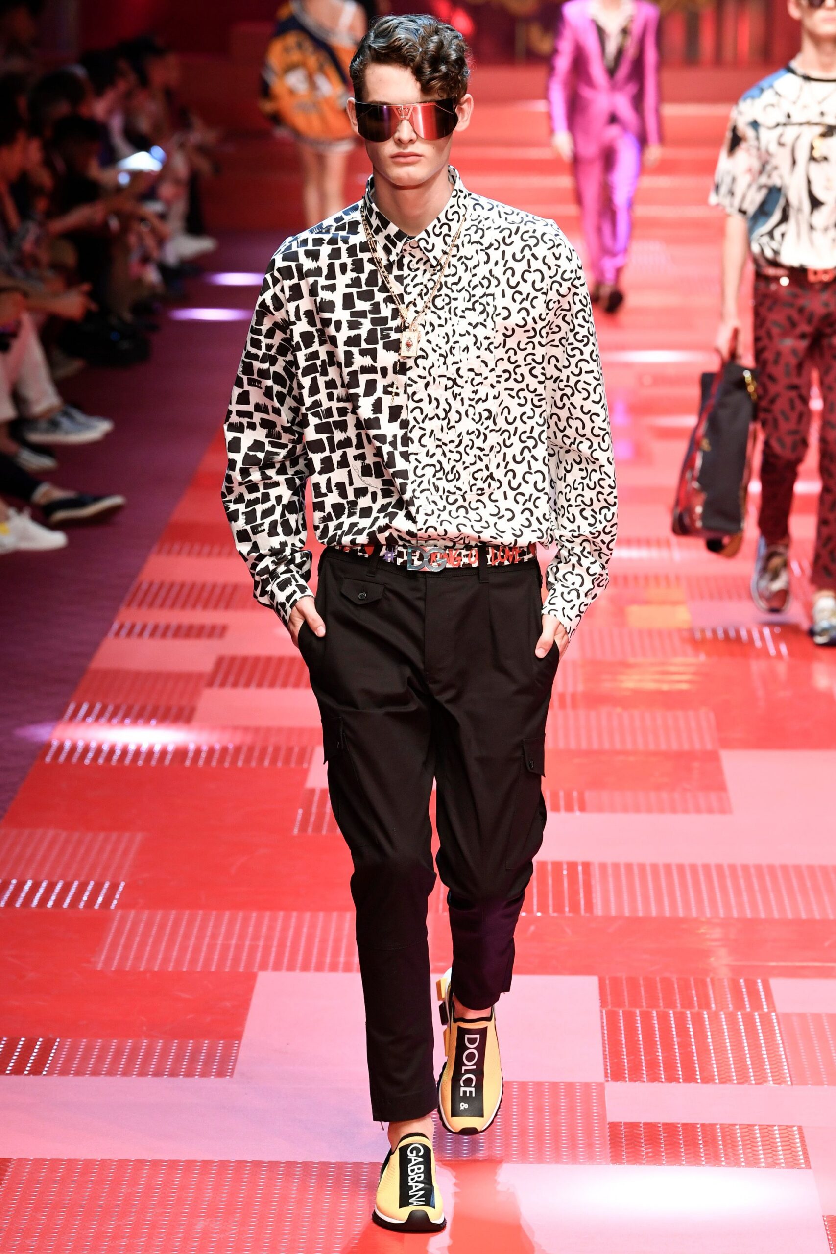 black cotton long-sleeve collared relaxed printed shirt