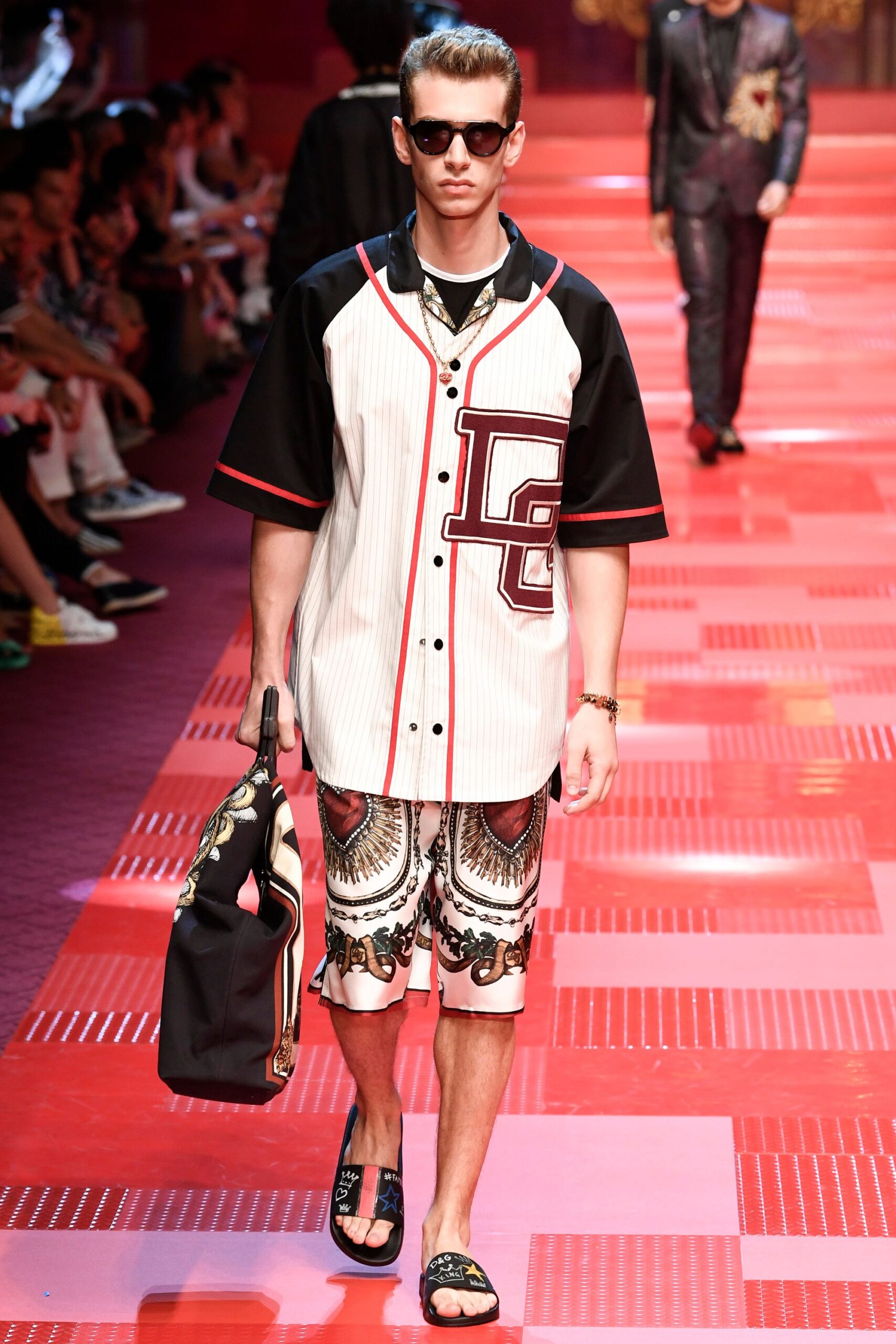 Dolce & Gabbana Spring 2018 Menswear Look 37