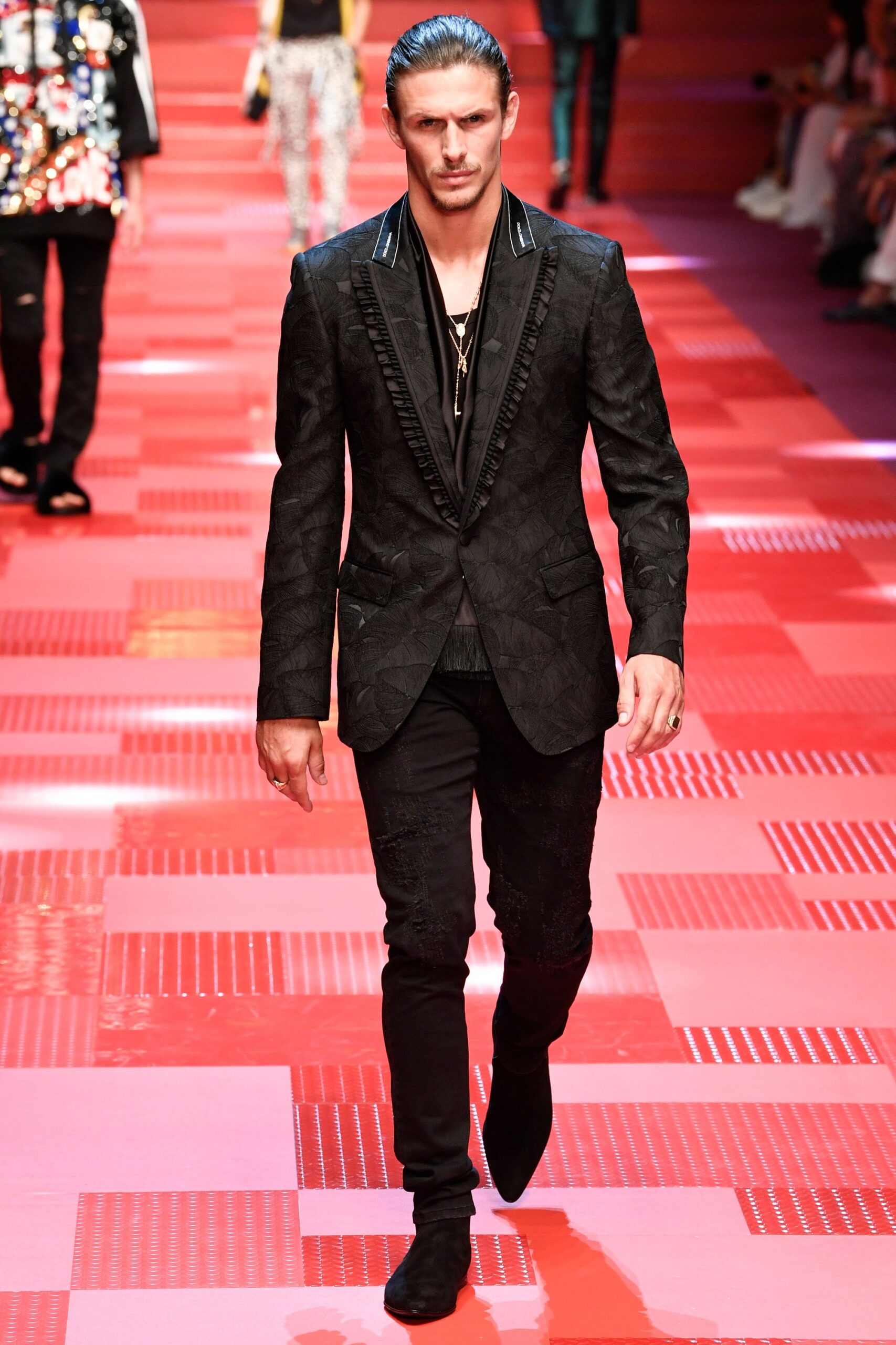 black silk long-sleeve collared tailored textured blazer