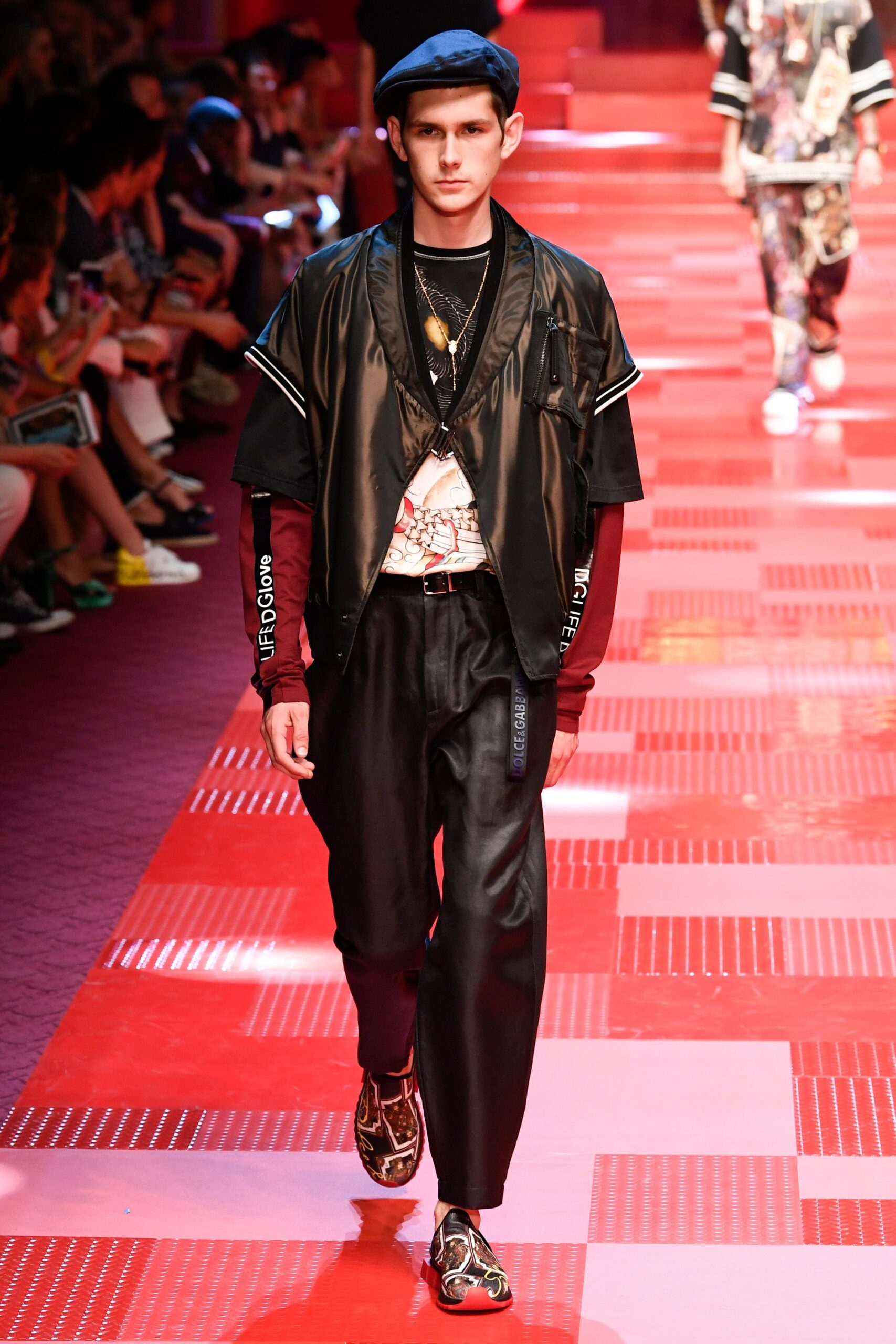 black silk short-sleeve oversized zippered jacket