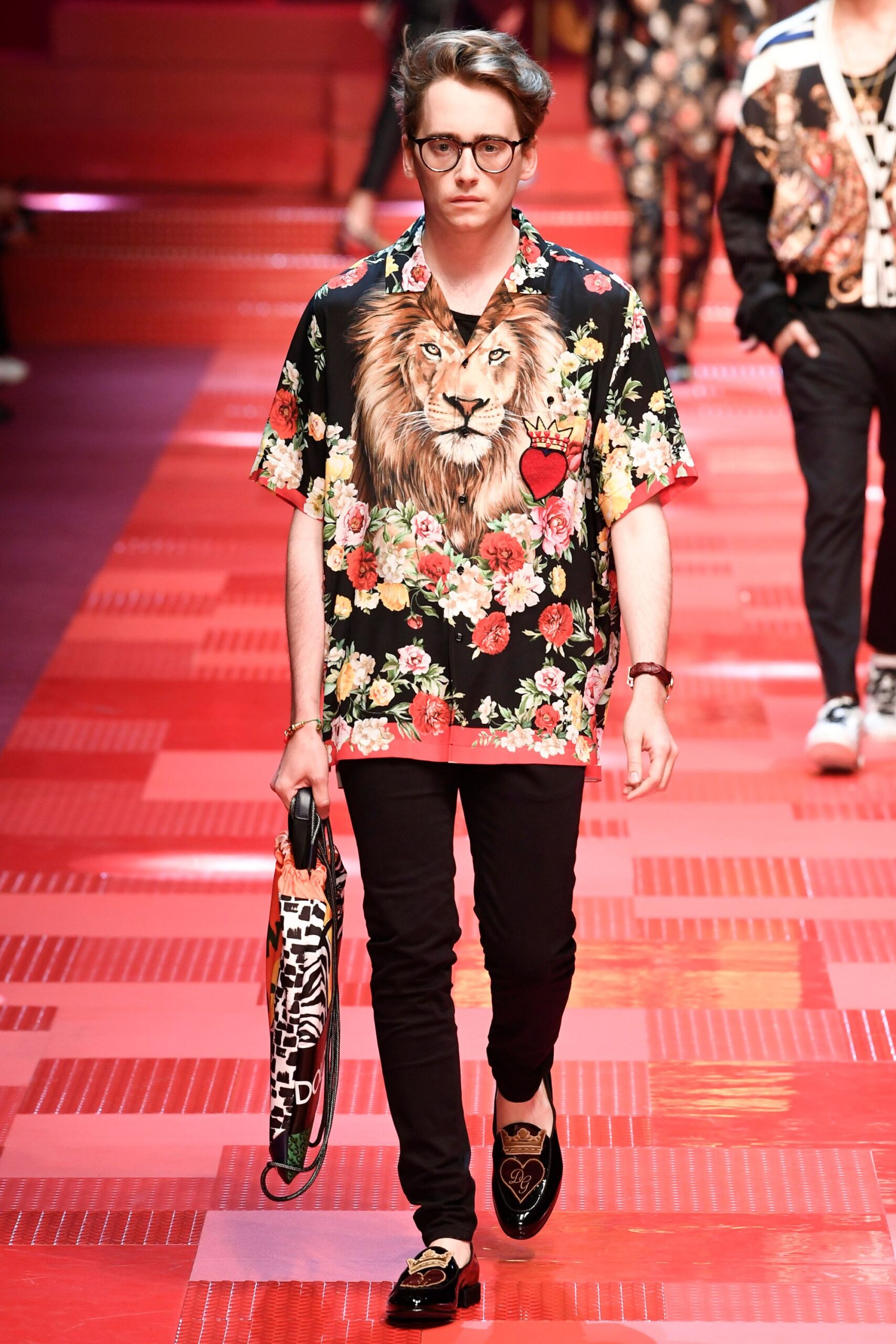 black cotton short-sleeve collared relaxed printed shirt