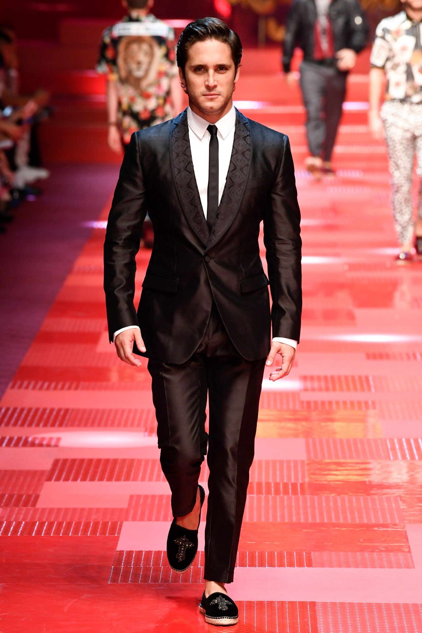 black silk long-sleeve collared tailored buttoned suit