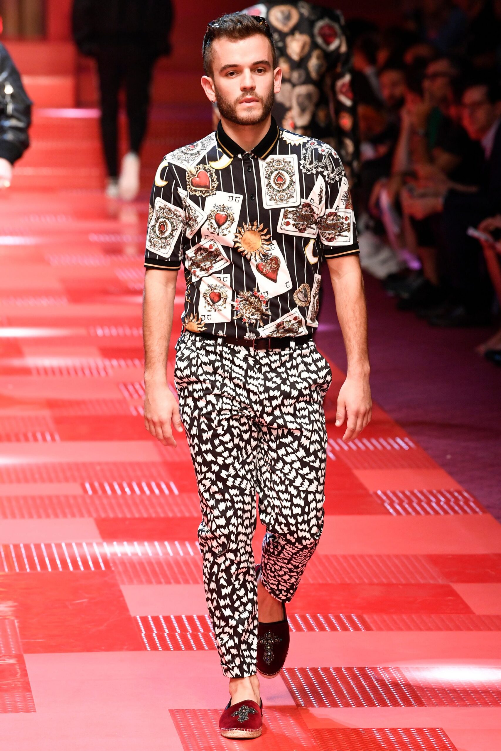 black cotton short-sleeve collared fitted printed shirt