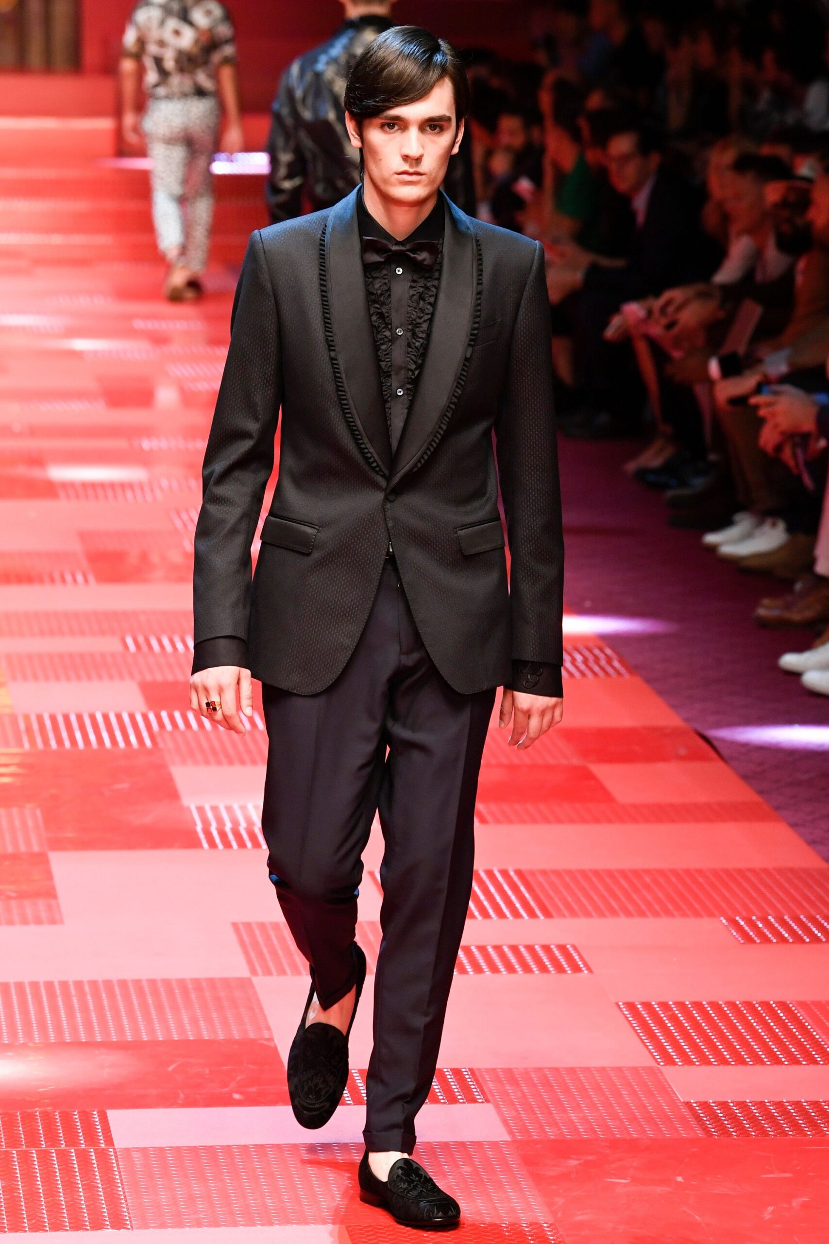 black silk long-sleeve collared tailored buttoned suit