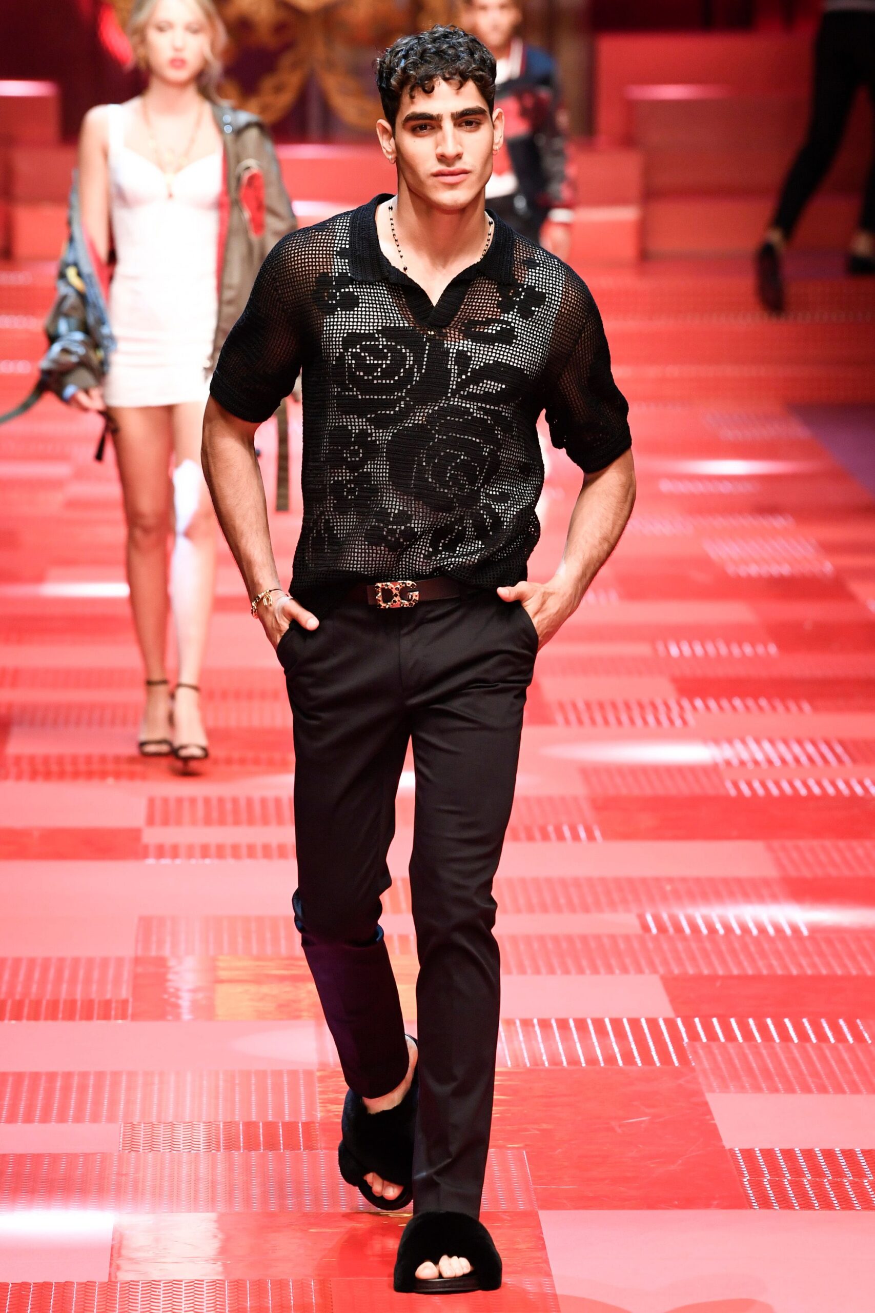 black mesh short-sleeve v-neck fitted embroidered shirt