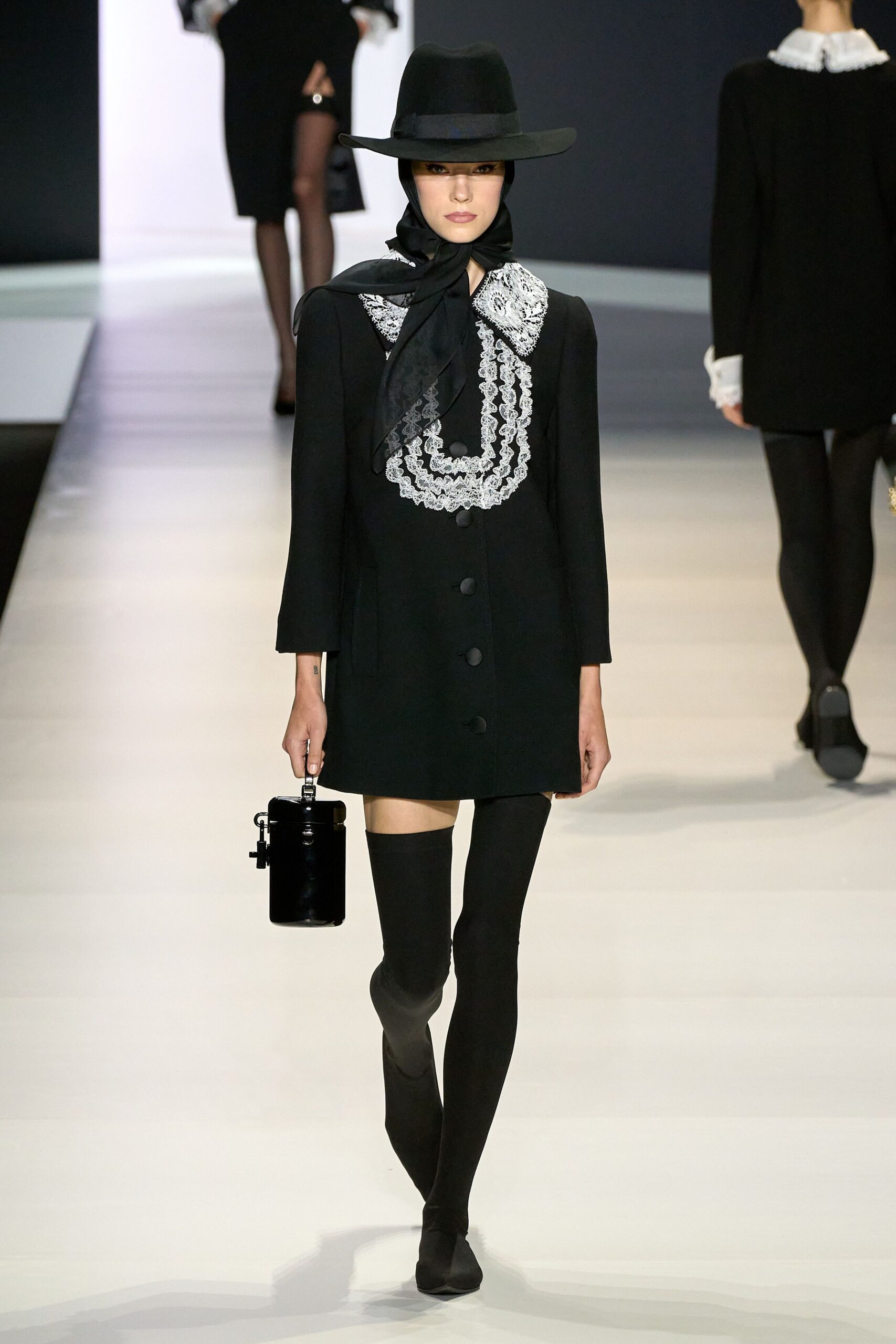 black wool long-sleeve collared fitted buttoned short coat