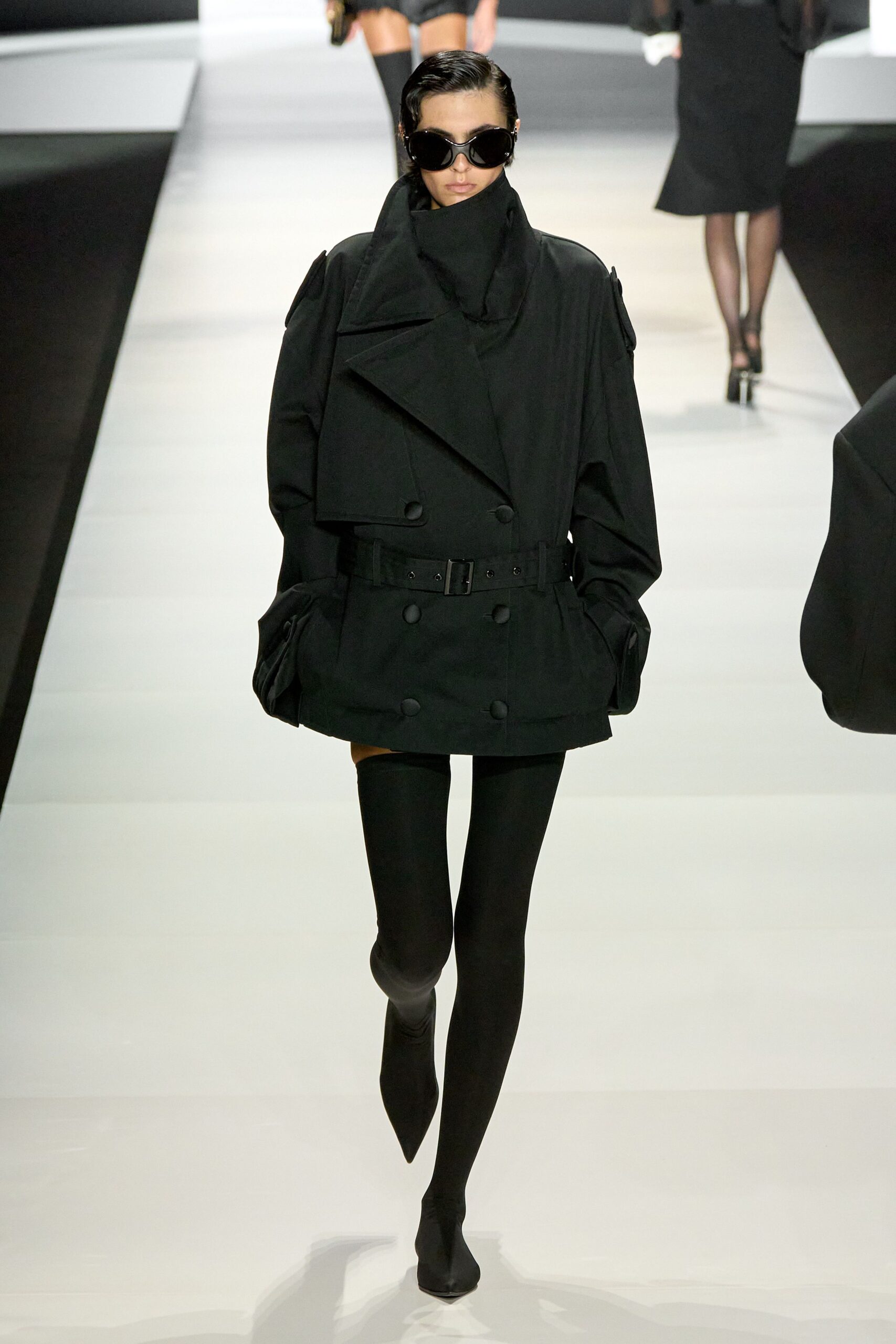 black cotton long-sleeve collared oversized belted coat