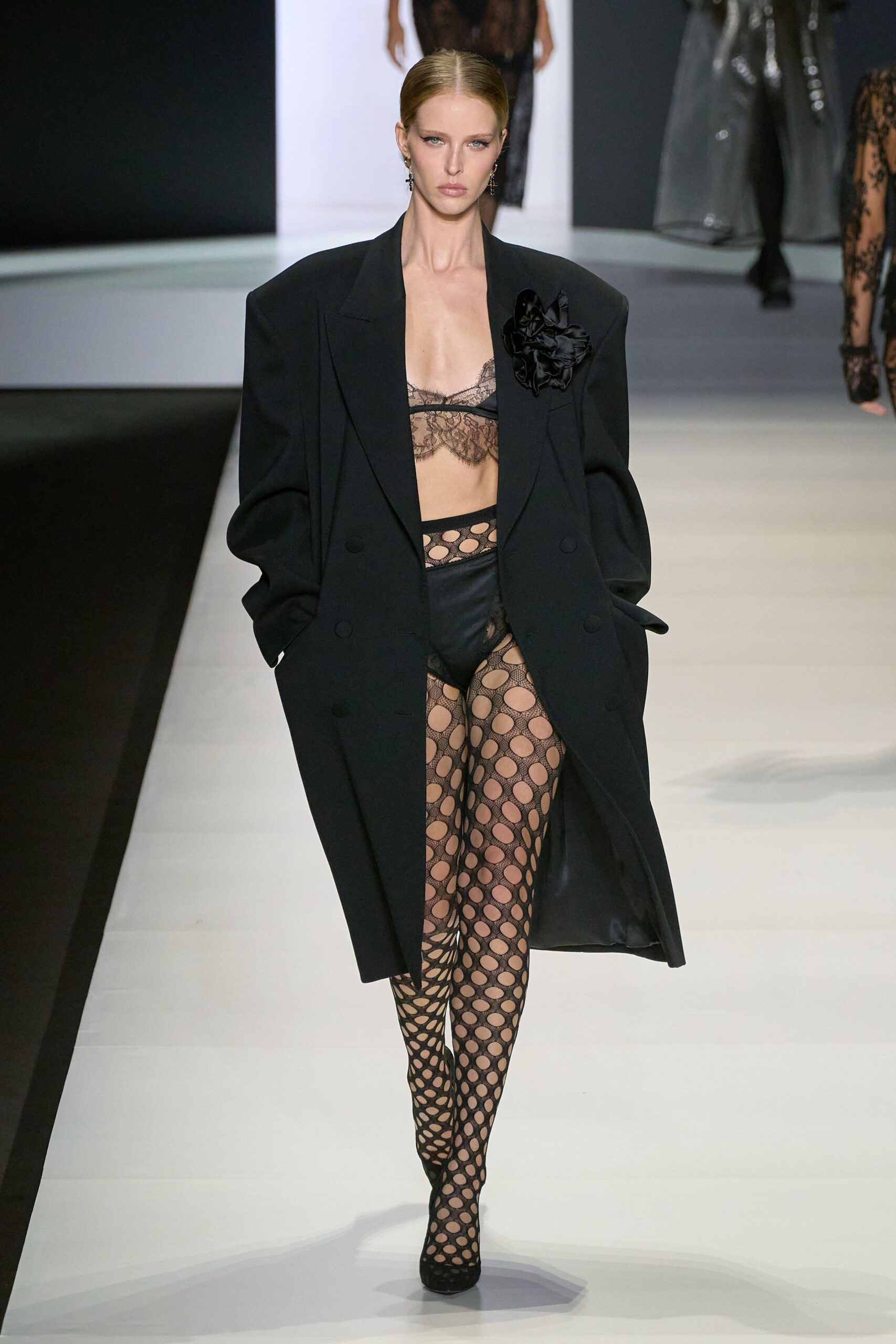 black wool long-sleeve collared oversized buttoned coat