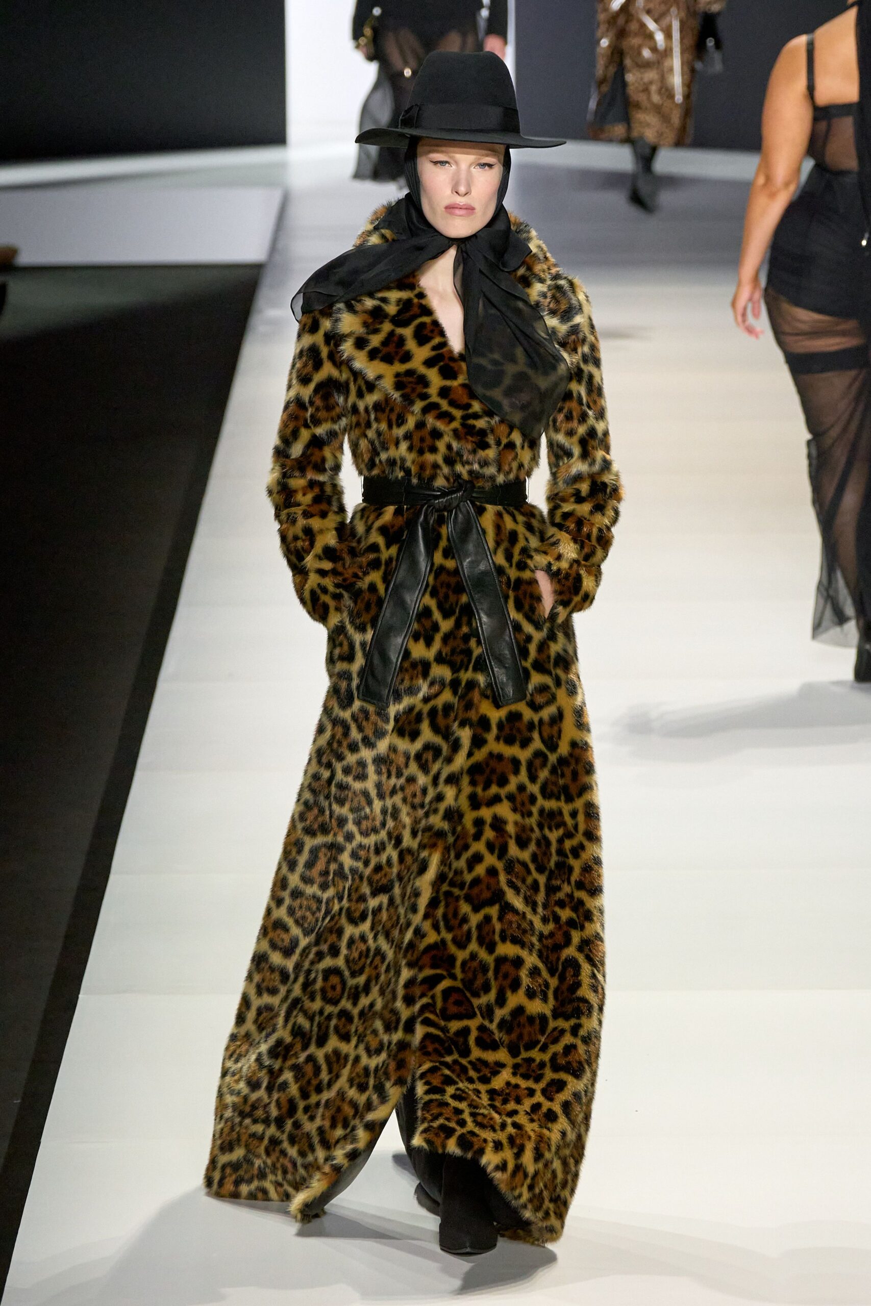 brown faux-fur long-sleeve collared fitted animal-print belted coat