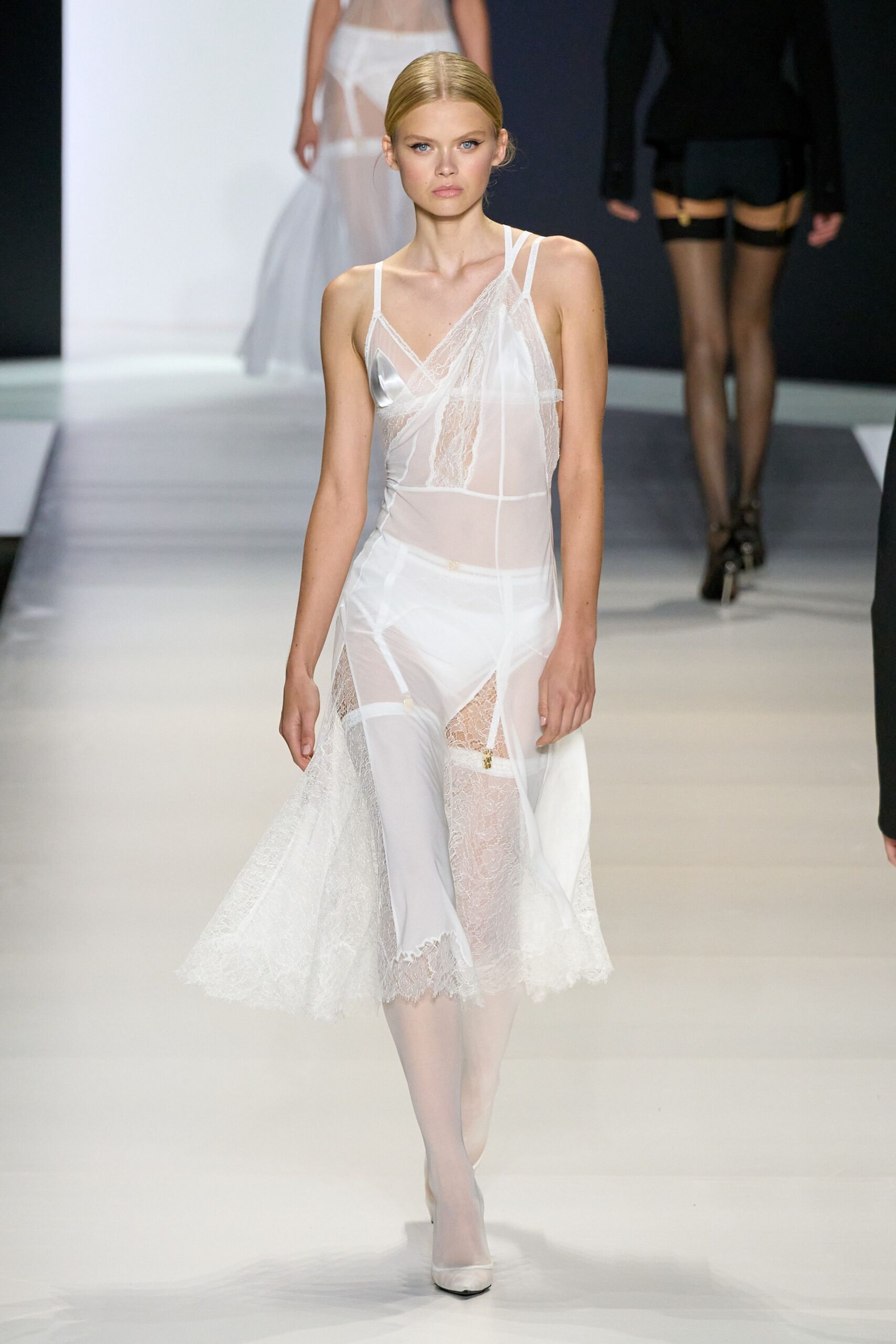 white lace sleeveless v-neck fitted layered dress