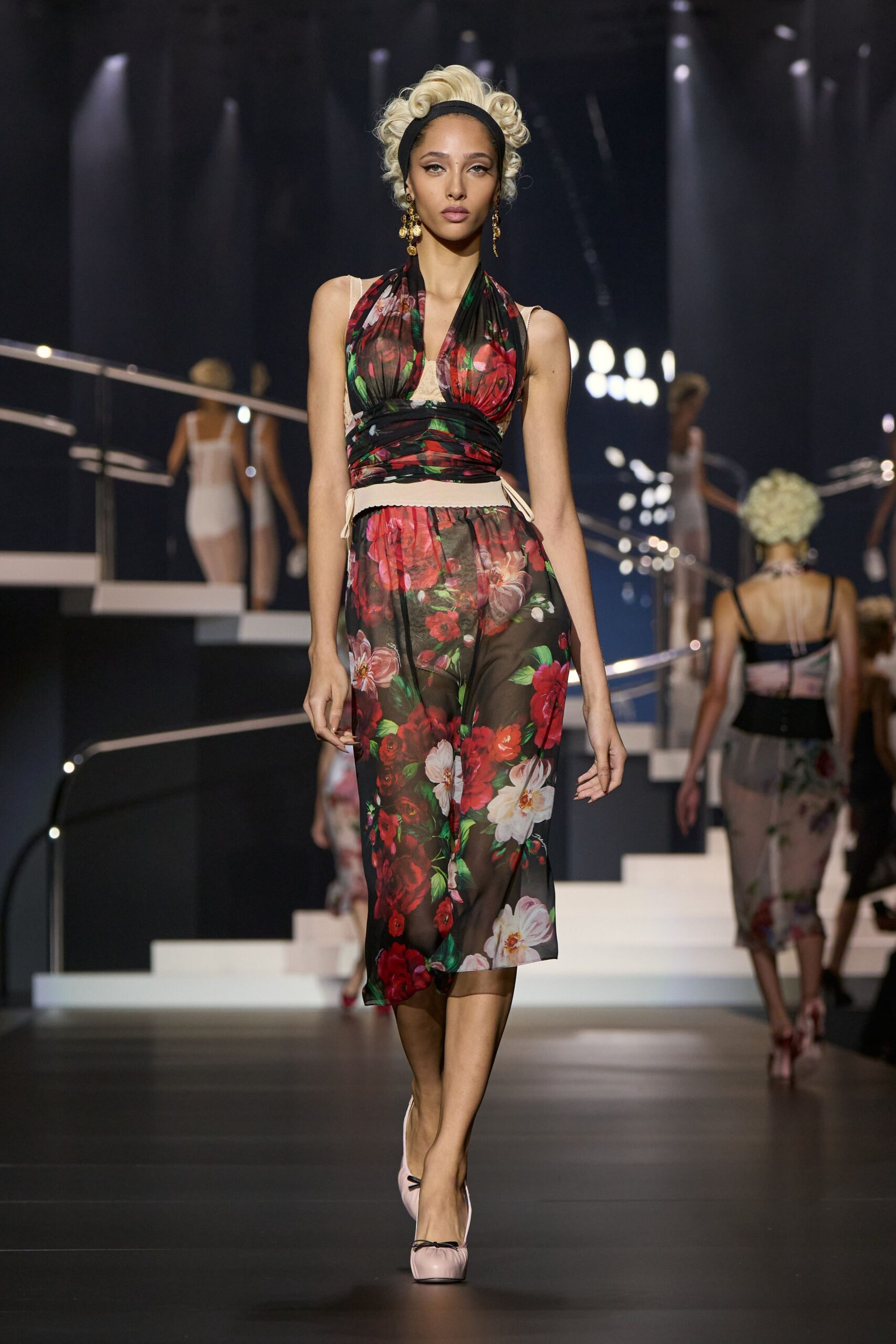 floral midi dress with pink shoes