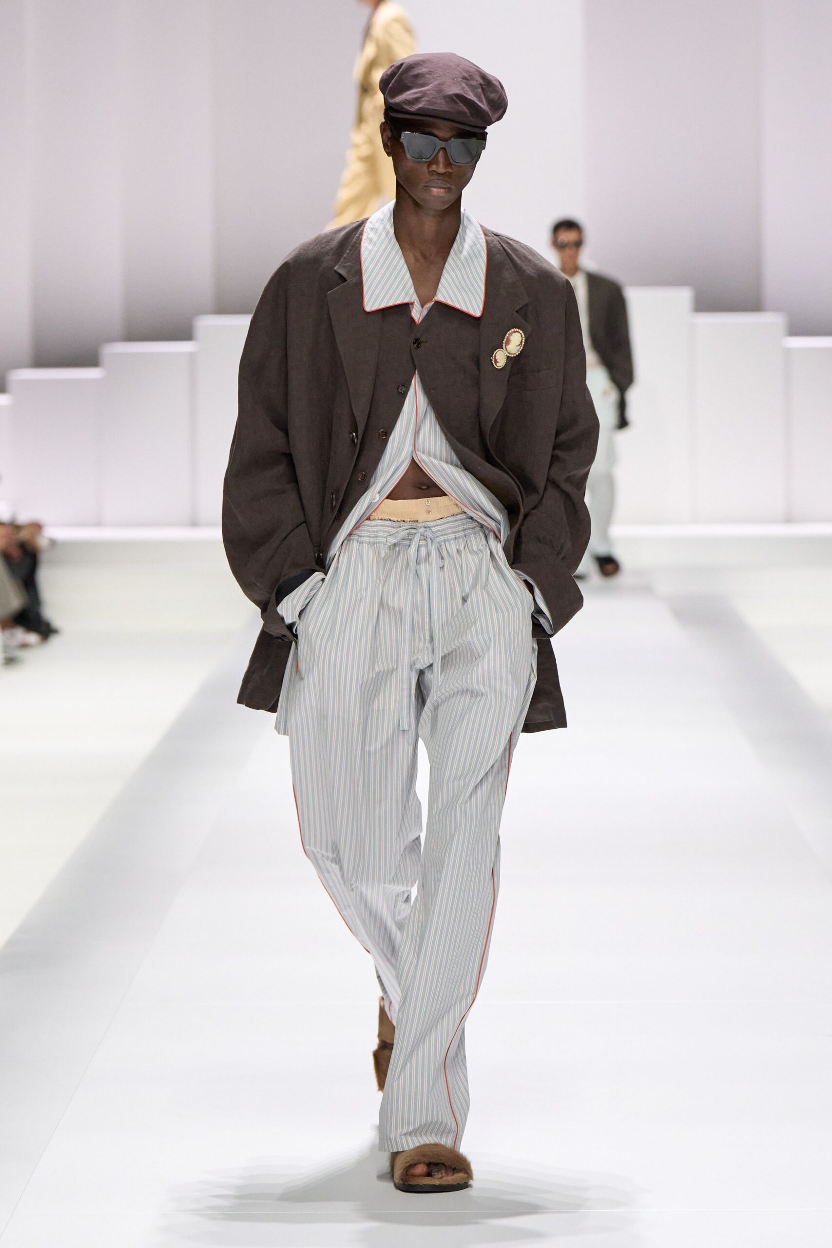 brown cotton long-sleeve collared relaxed buttoned jacket