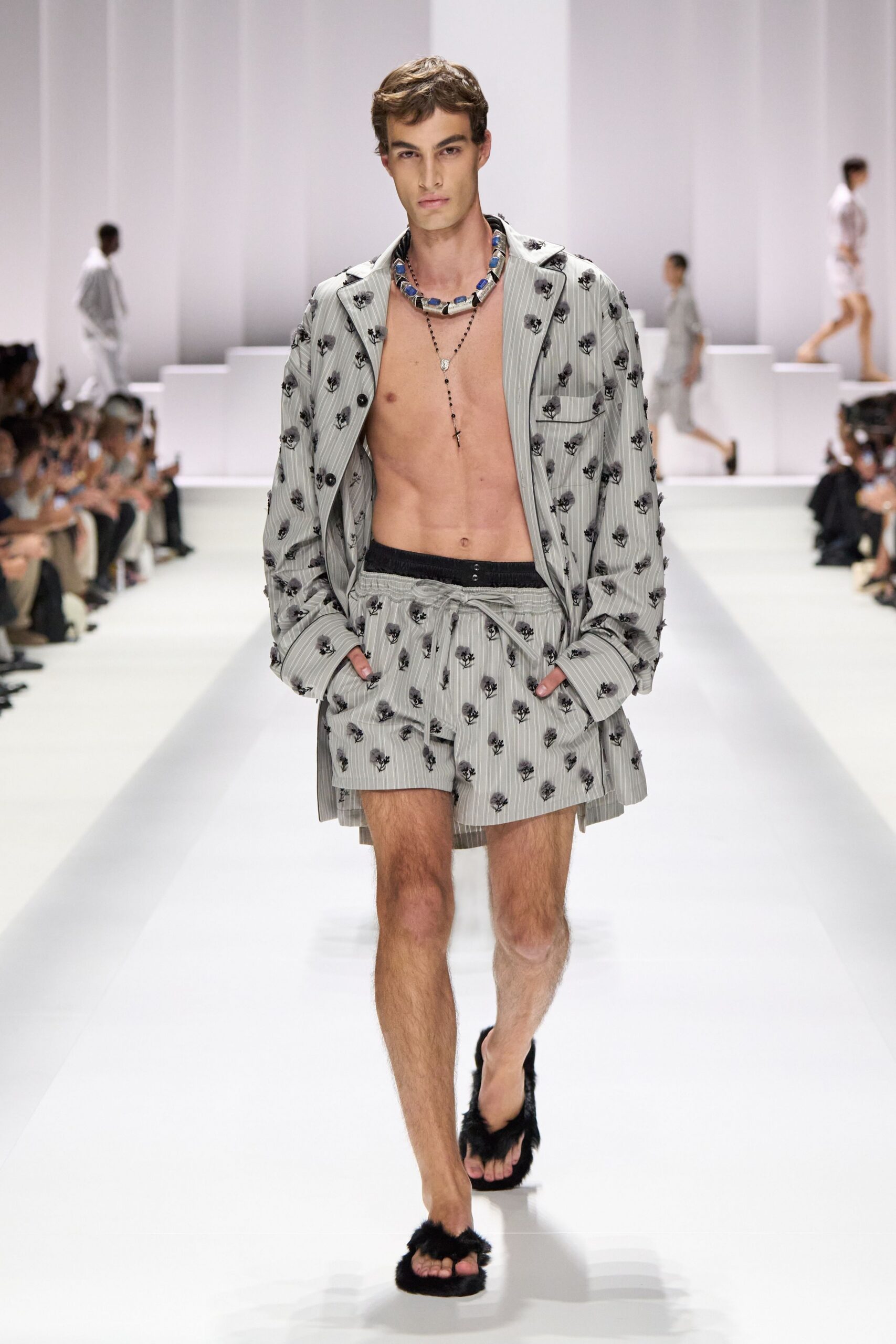 gray cotton relaxed printed short shorts