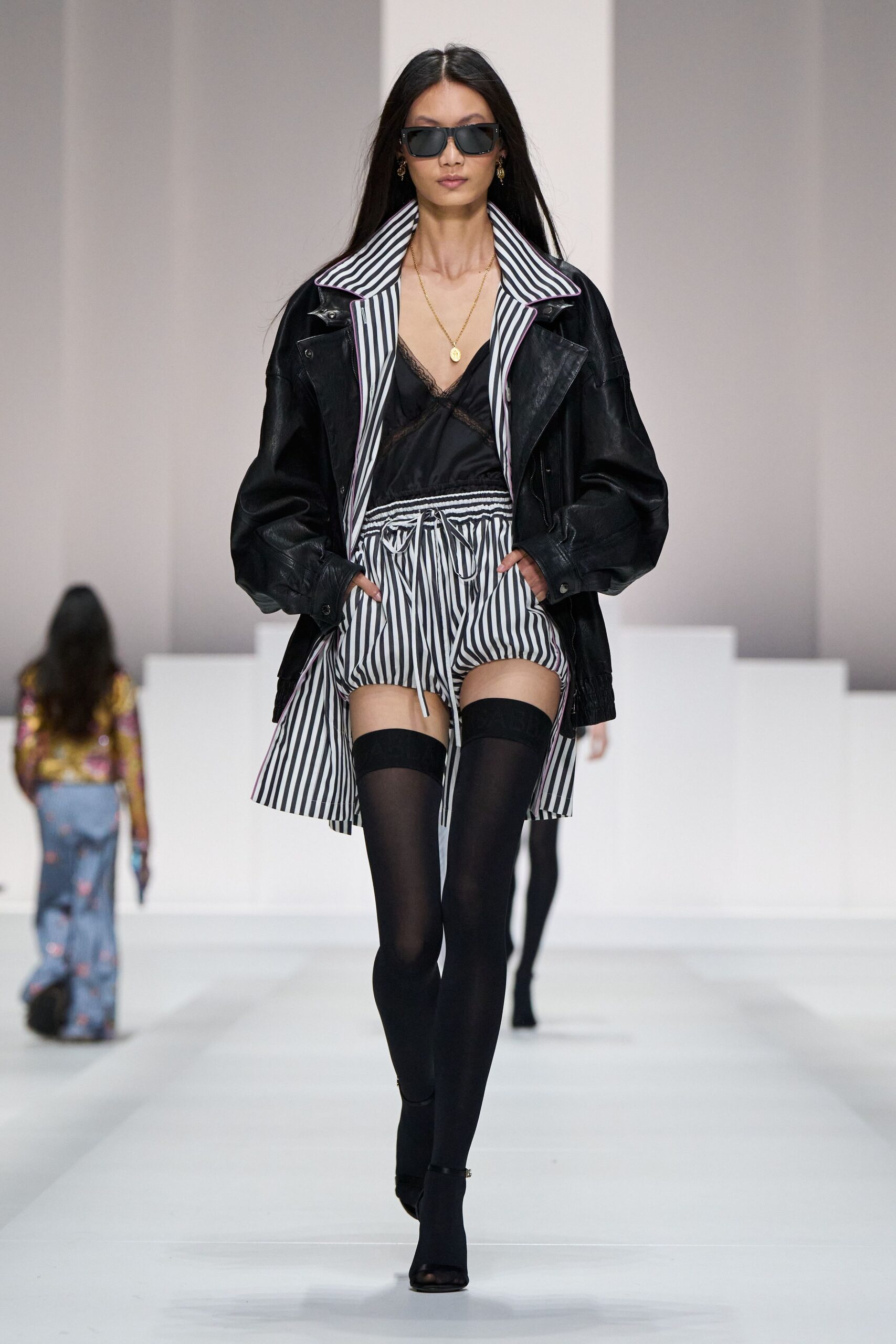 black denim long-sleeve collared oversized buttoned jacket