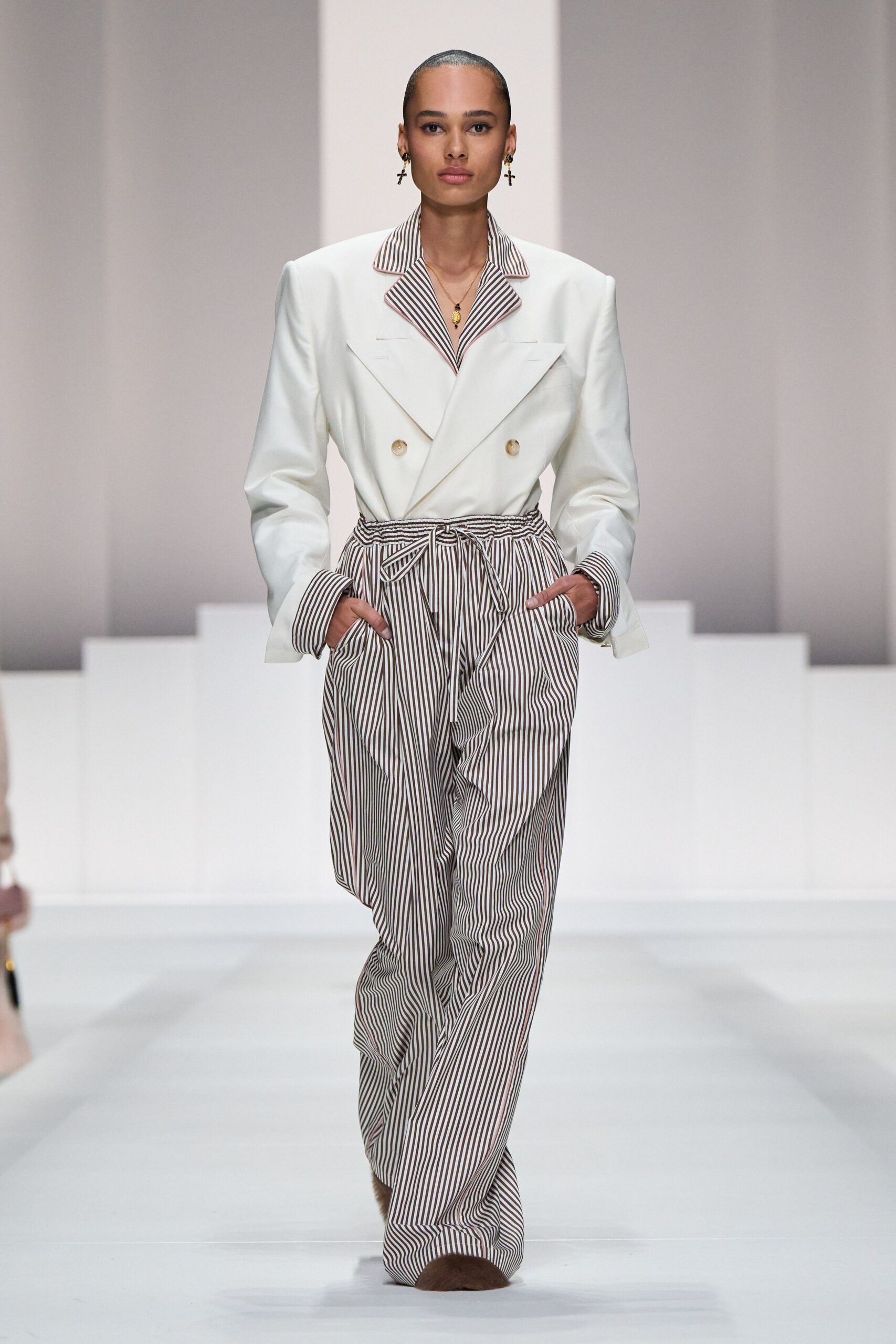 white long-sleeve collared structured blazer