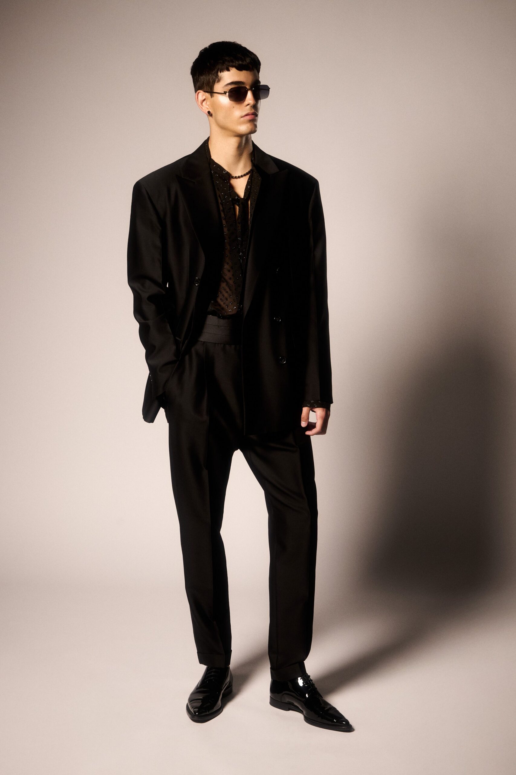 black cotton long-sleeve collared tailored buttoned suit
