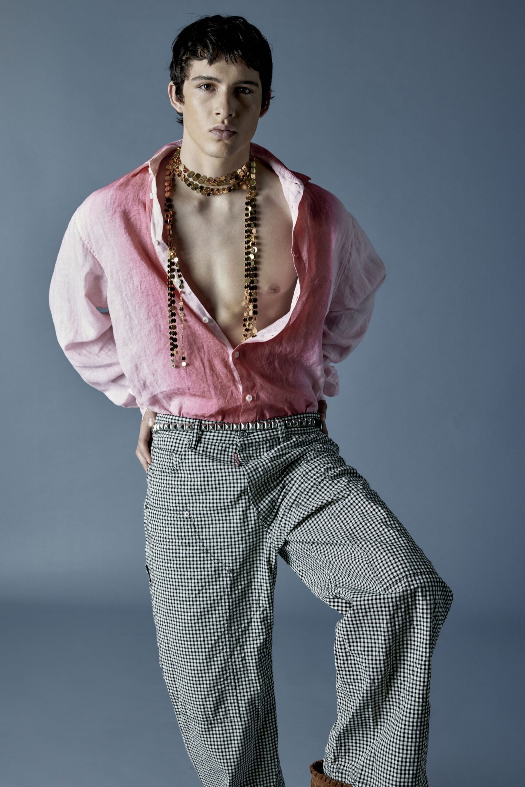 pink cotton long-sleeve v-neck relaxed buttoned shirt