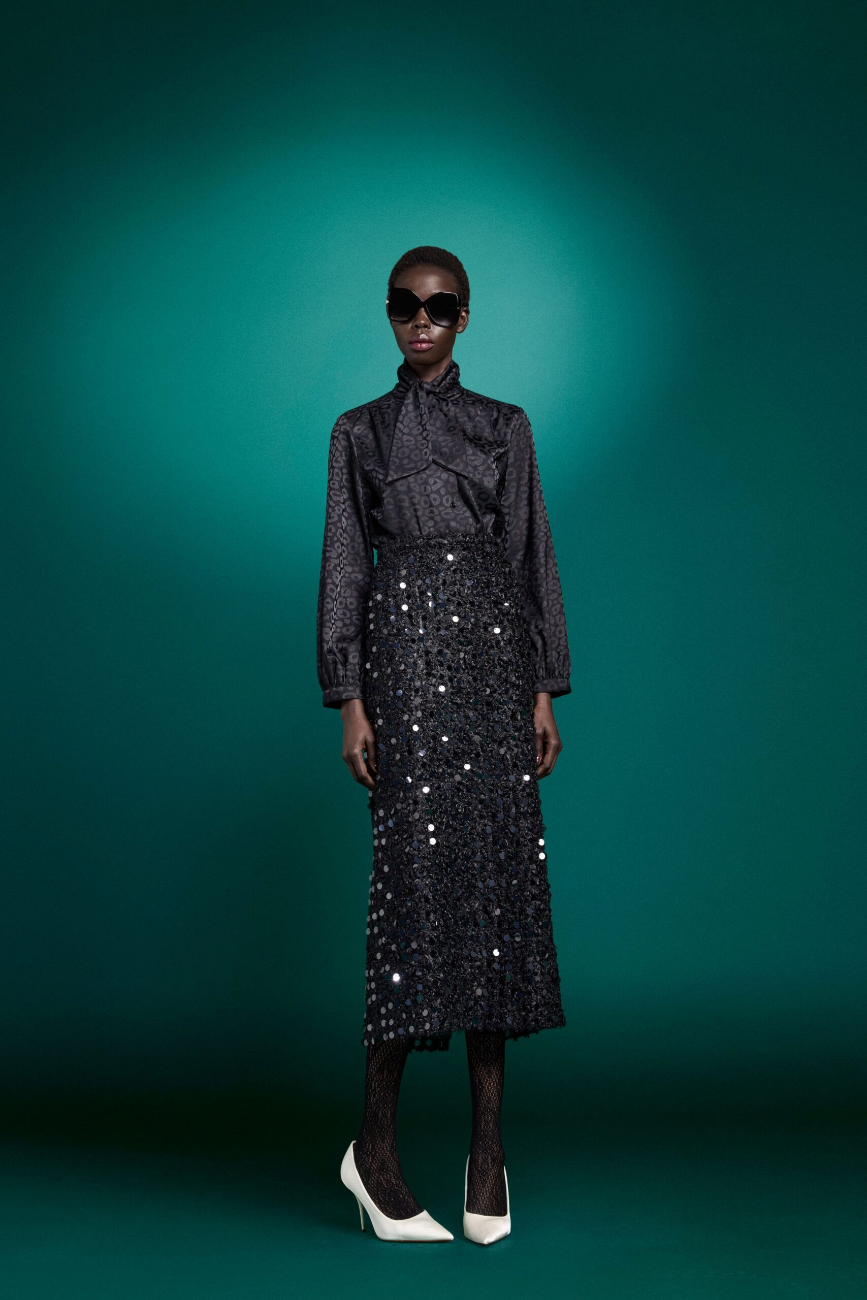 black silk long-sleeve collared fitted pleated shirt