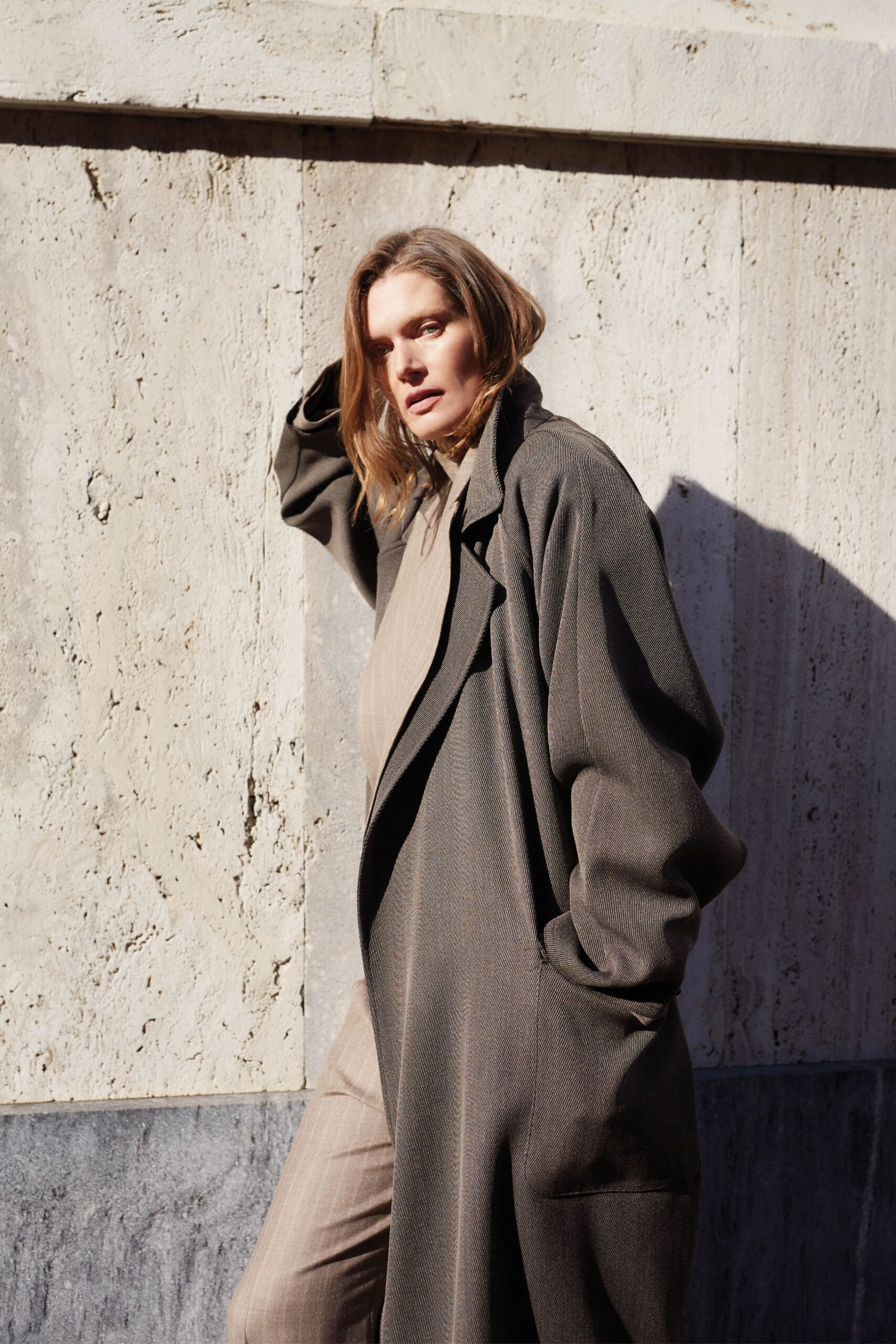 gray wool long-sleeve collared oversized structured coat