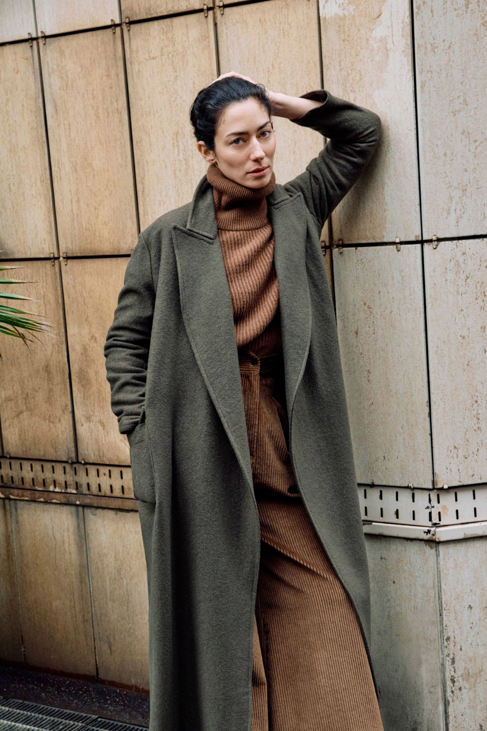 brown knit long-sleeve high-neck fitted top